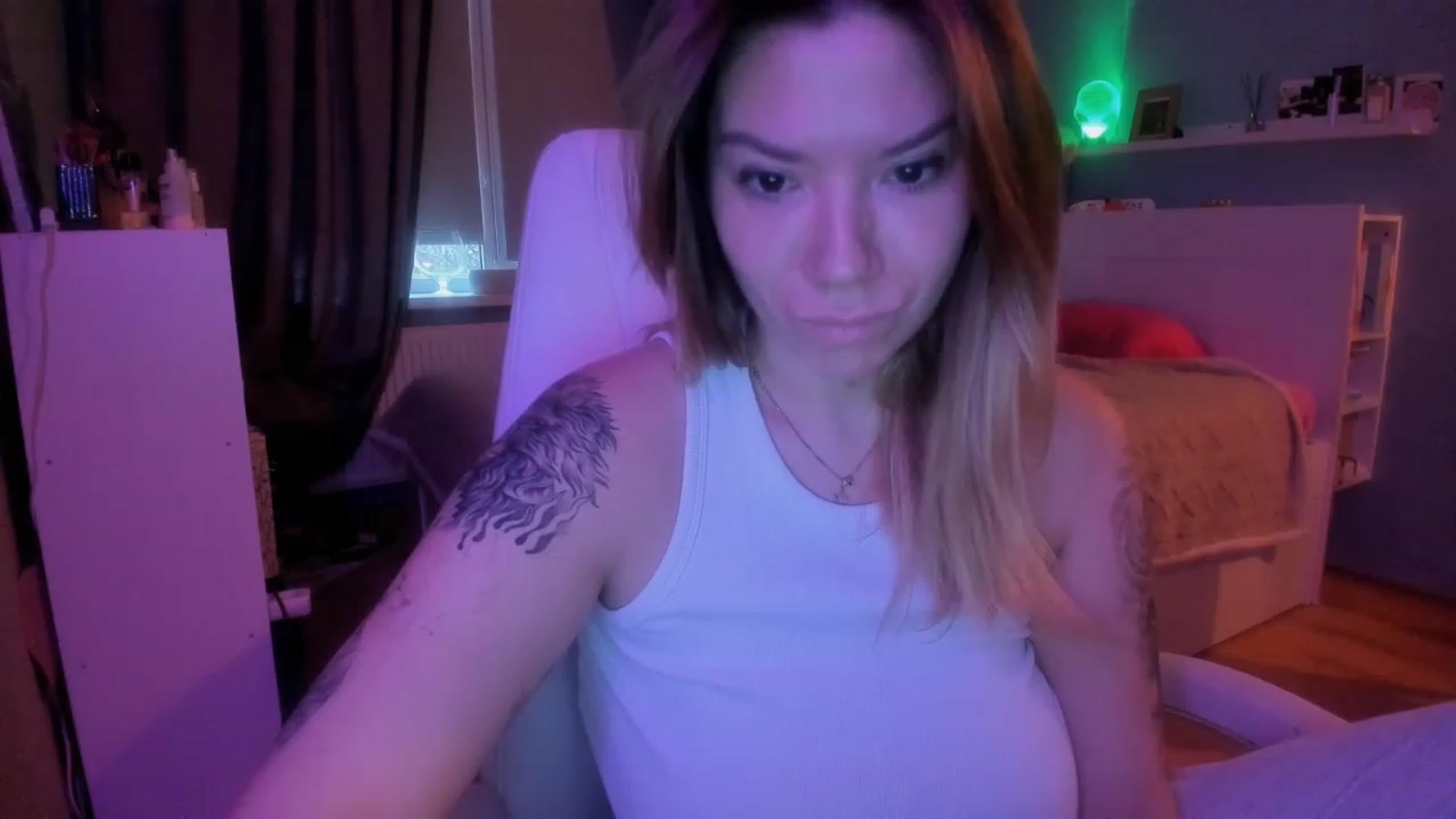 Gallery image thumbnail from NickyBlein's myfreecams stream on, 12/15/2023, 09:19 image 1 of 20