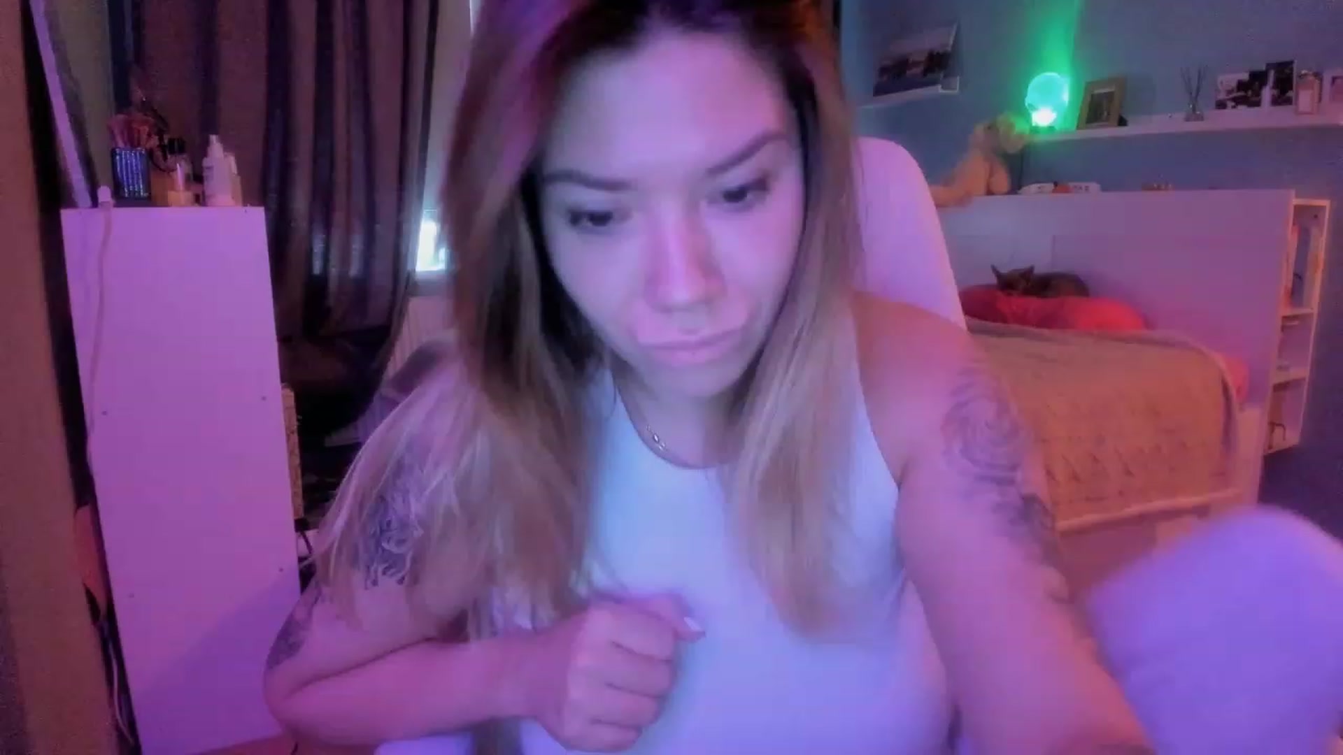 Gallery image thumbnail from NickyBlein's myfreecams stream on, 12/15/2023, 09:19 image 19 of 20