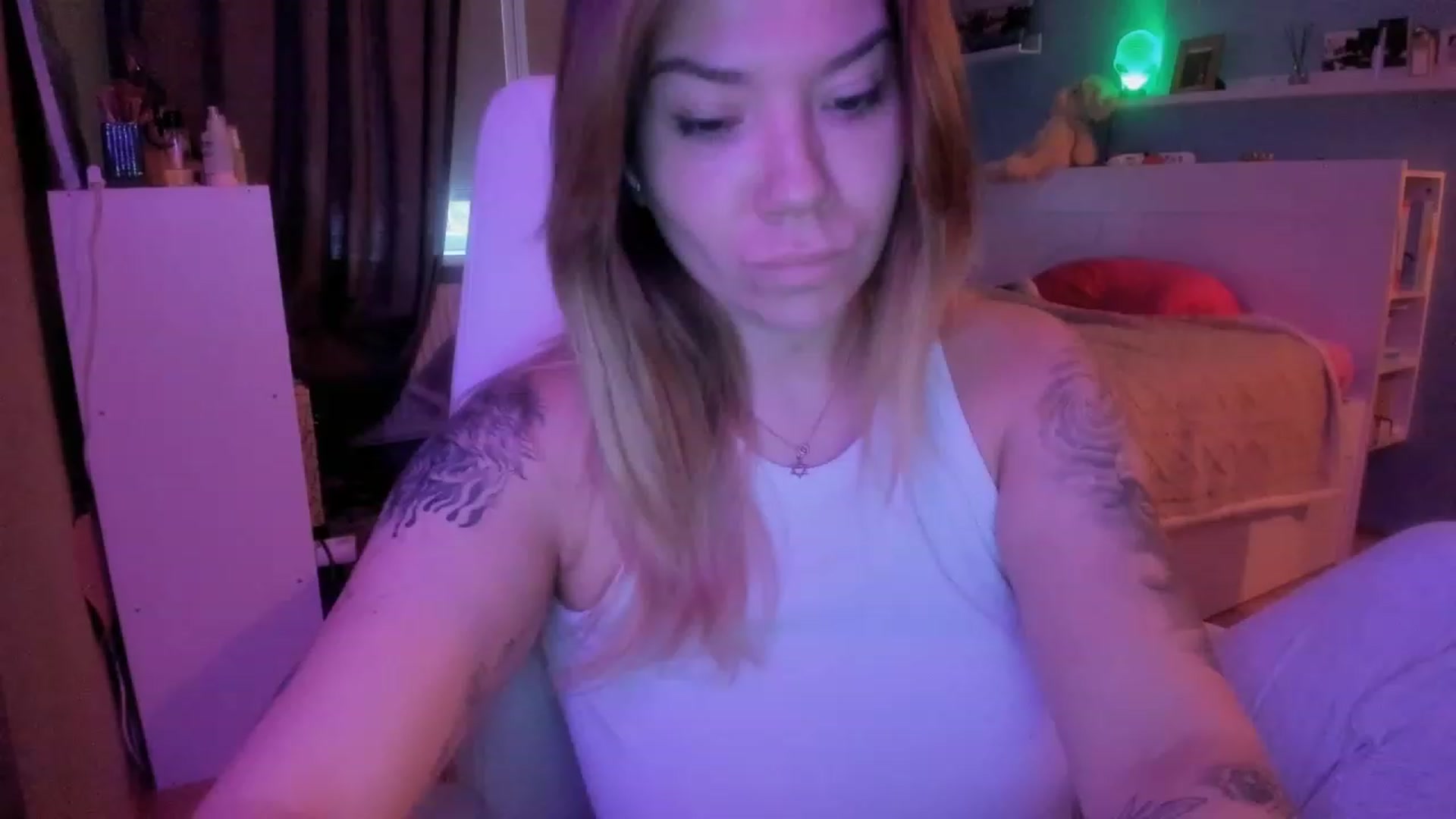 Gallery image thumbnail from NickyBlein's myfreecams stream on, 12/15/2023, 09:19 image 5 of 20