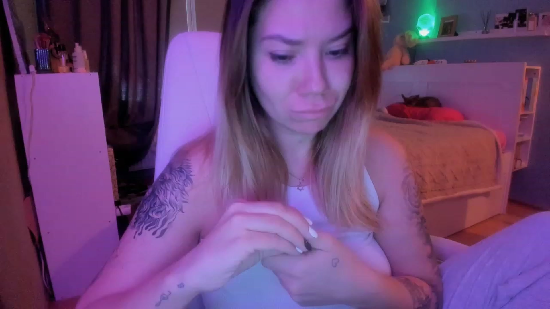 Gallery image thumbnail from NickyBlein's myfreecams stream on, 12/15/2023, 09:19 image 10 of 20