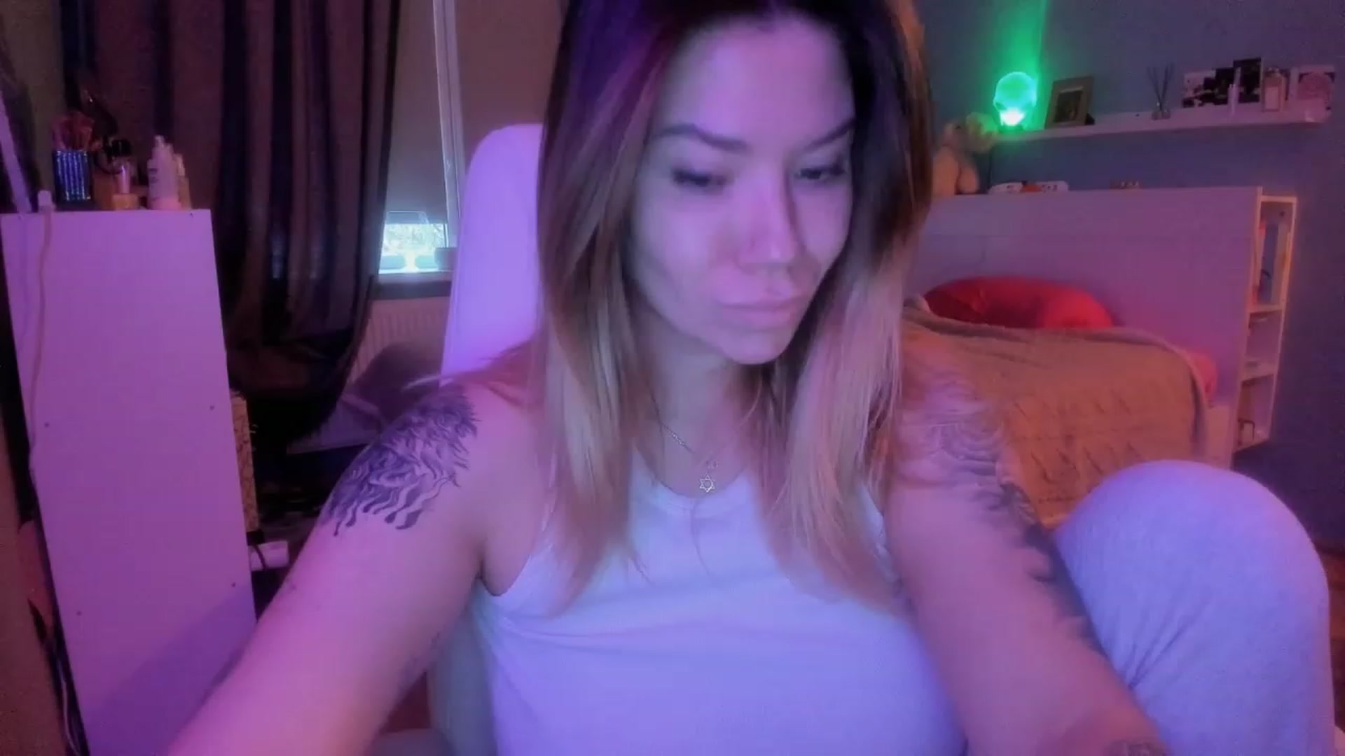 Gallery image thumbnail from NickyBlein's myfreecams stream on, 12/15/2023, 09:19 image 2 of 20