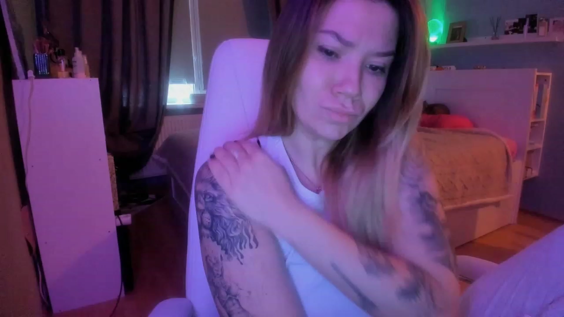 Gallery image thumbnail from NickyBlein's myfreecams stream on, 12/15/2023, 09:19 image 8 of 20