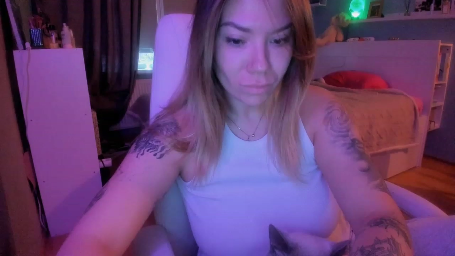 Gallery image thumbnail from NickyBlein's myfreecams stream on, 12/15/2023, 09:19 image 3 of 20