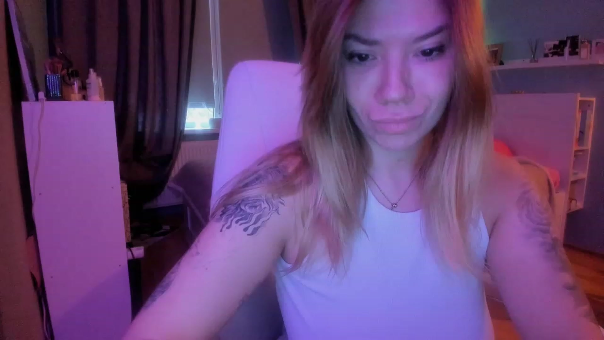 Gallery image thumbnail from NickyBlein's myfreecams stream on, 12/15/2023, 09:19 image 4 of 20