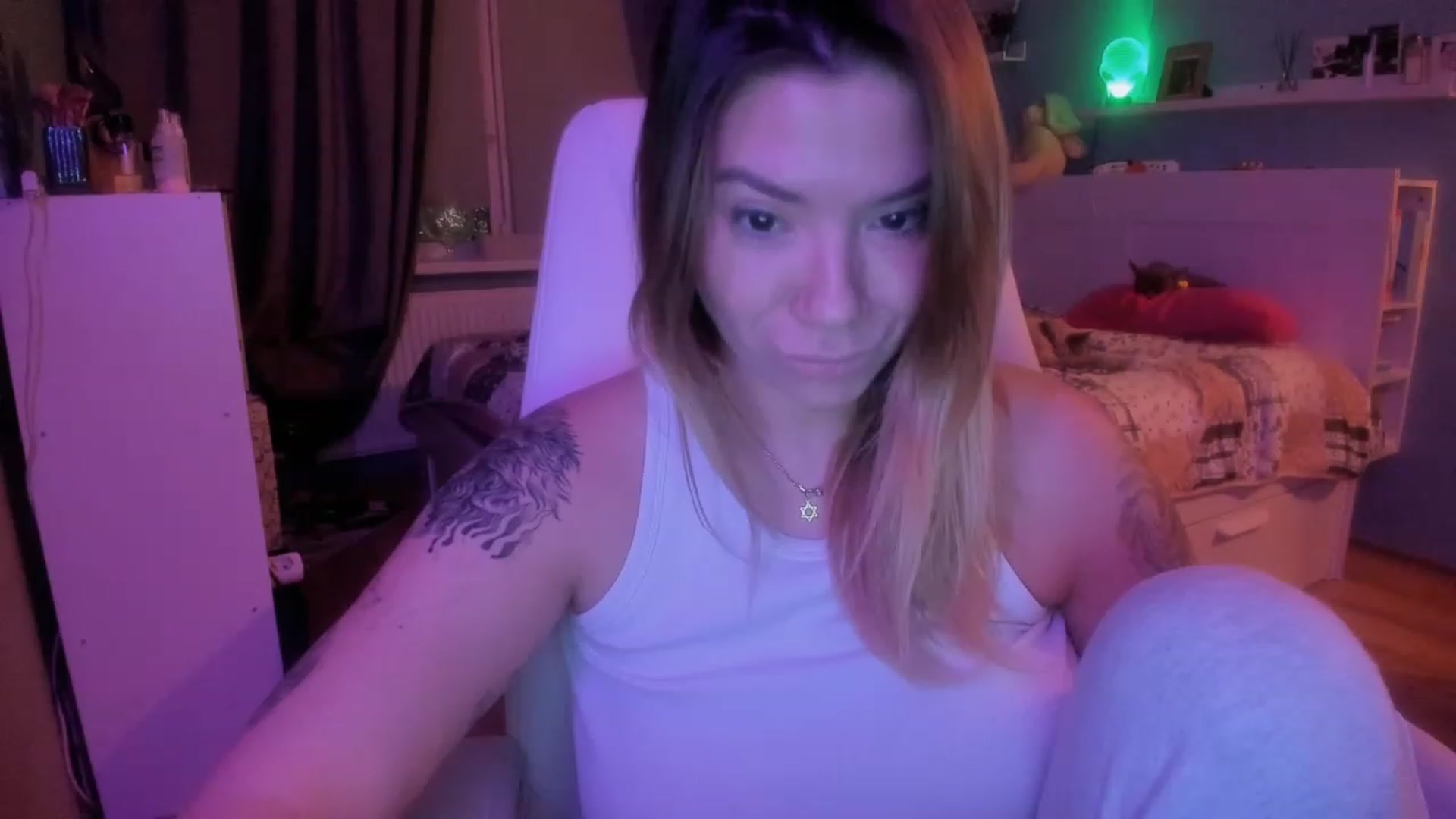 Gallery image thumbnail from NickyBlein's myfreecams stream on, 12/15/2023, 16:09 image 18 of 20