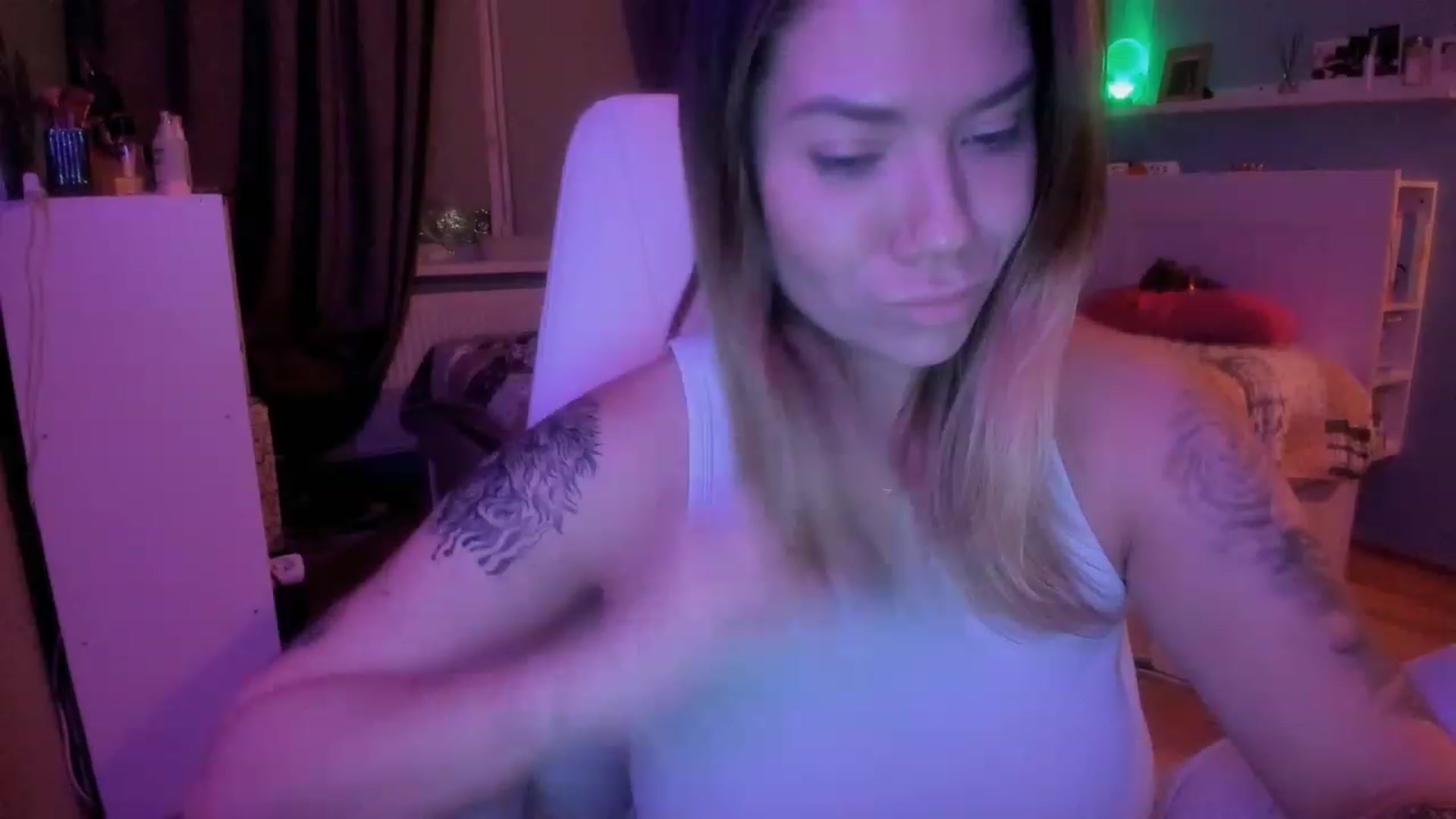 Gallery image thumbnail from NickyBlein's myfreecams stream on, 12/15/2023, 16:09 image 9 of 20