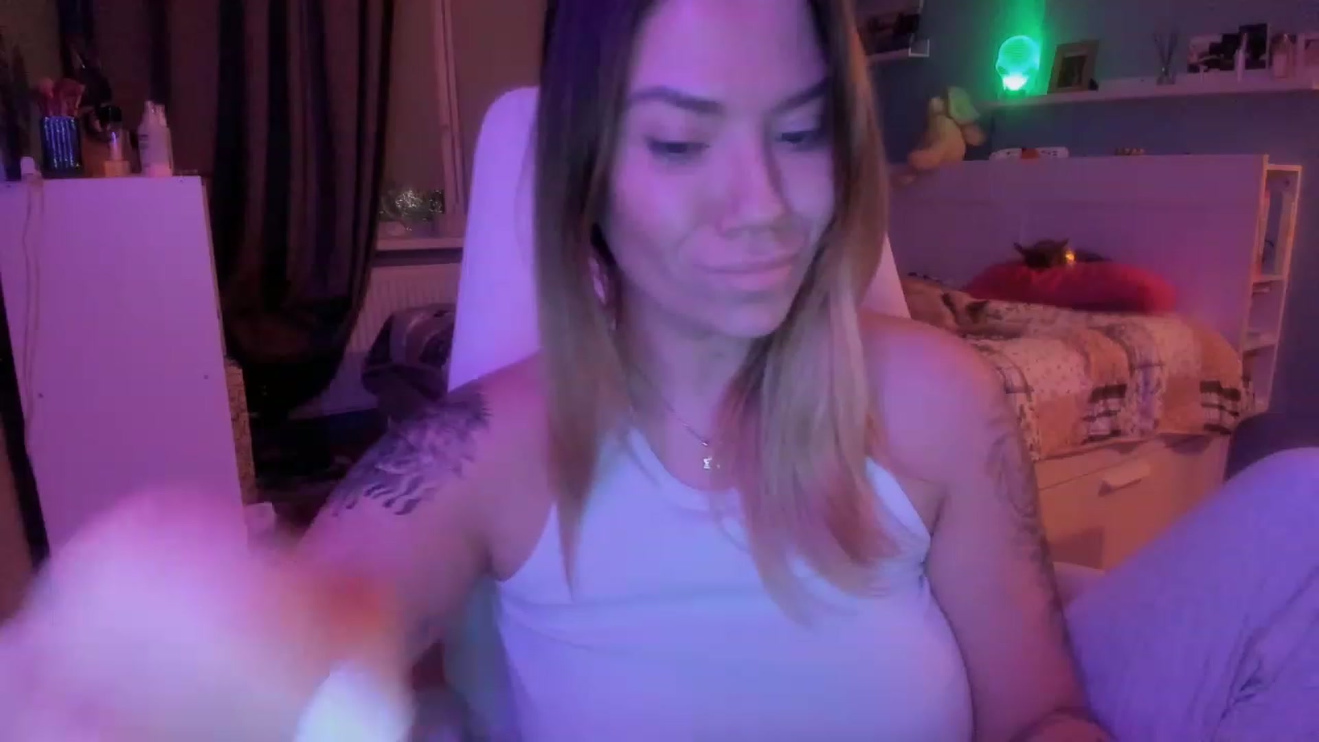 Gallery image thumbnail from NickyBlein's myfreecams stream on, 12/15/2023, 16:09 image 20 of 20