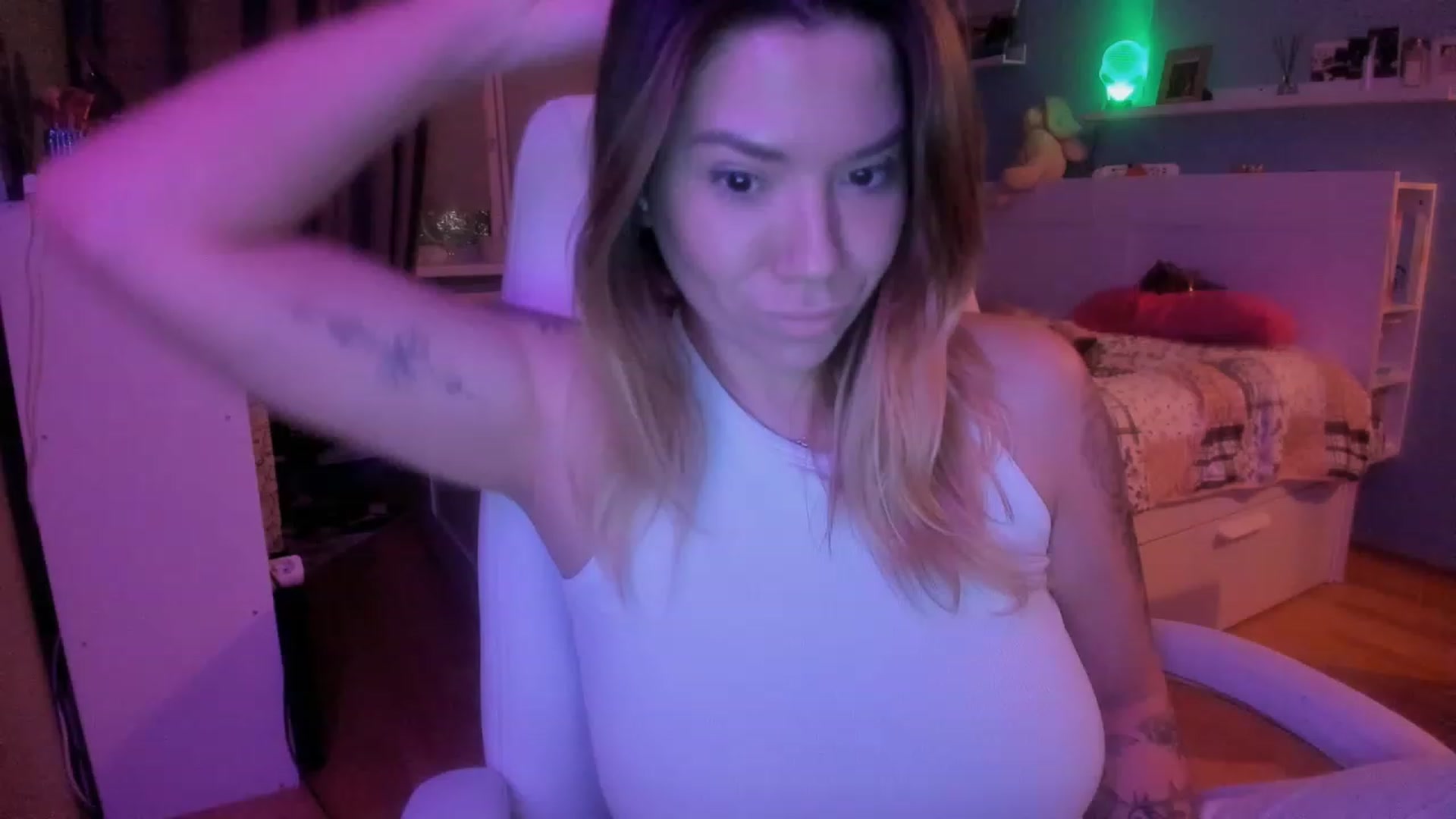 Gallery image thumbnail from NickyBlein's myfreecams stream on, 12/15/2023, 16:09 image 12 of 20