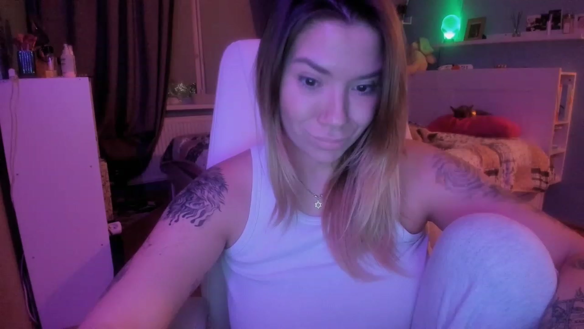 Gallery image thumbnail from NickyBlein's myfreecams stream on, 12/15/2023, 16:09 image 19 of 20