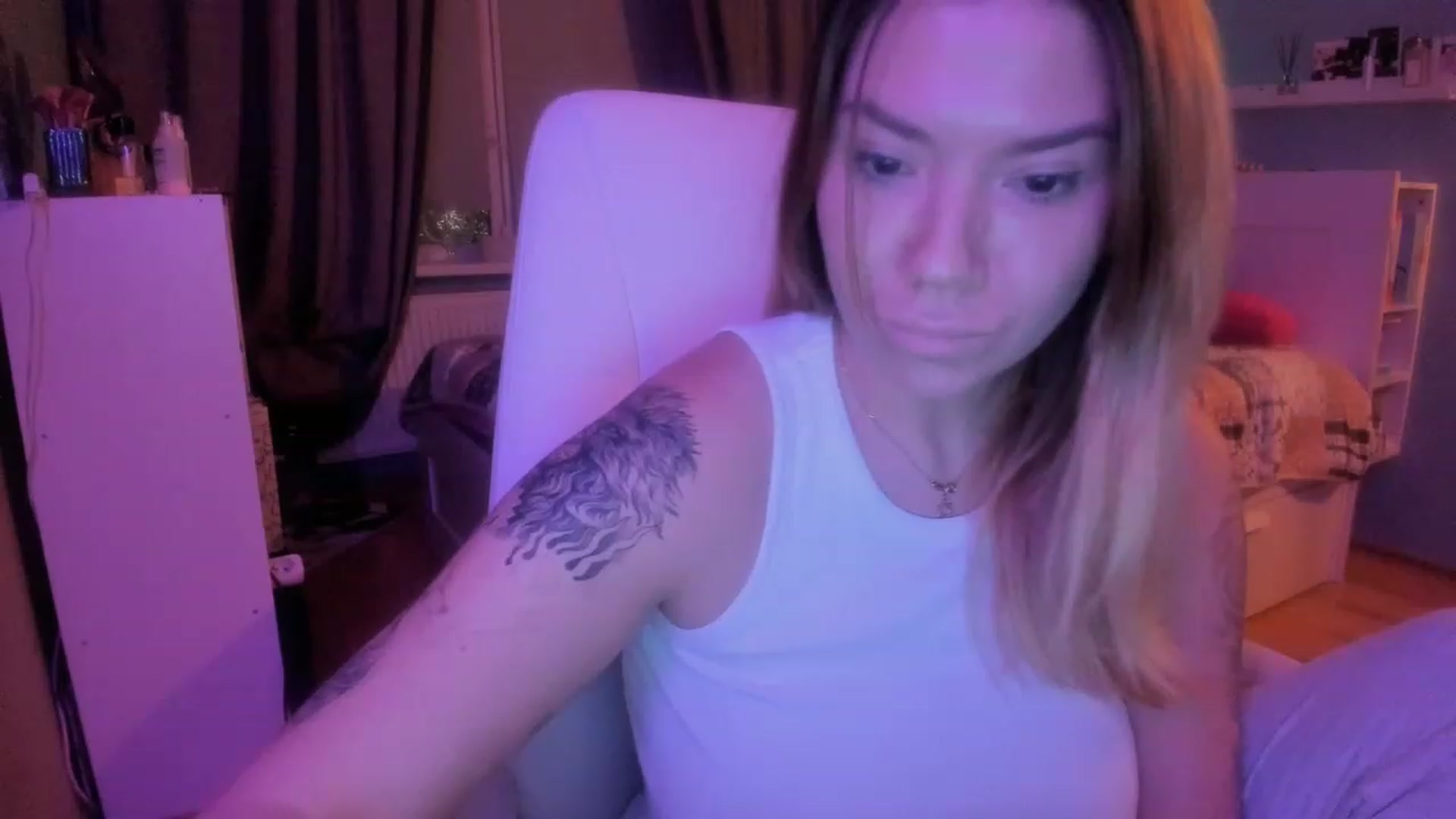 Gallery image thumbnail from NickyBlein's myfreecams stream on, 12/15/2023, 16:09 image 8 of 20
