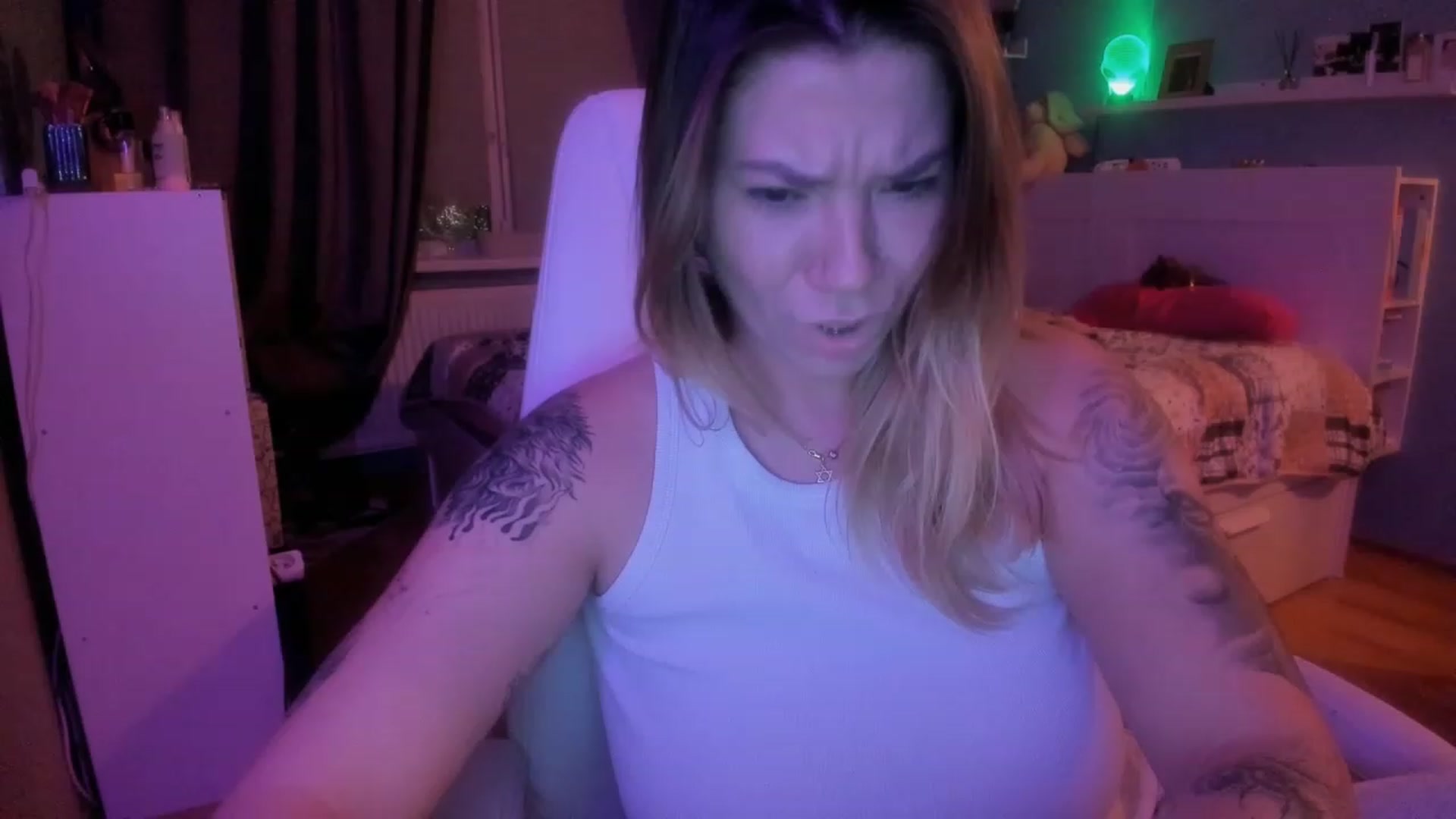 Gallery image thumbnail from NickyBlein's myfreecams stream on, 12/15/2023, 16:09 image 15 of 20