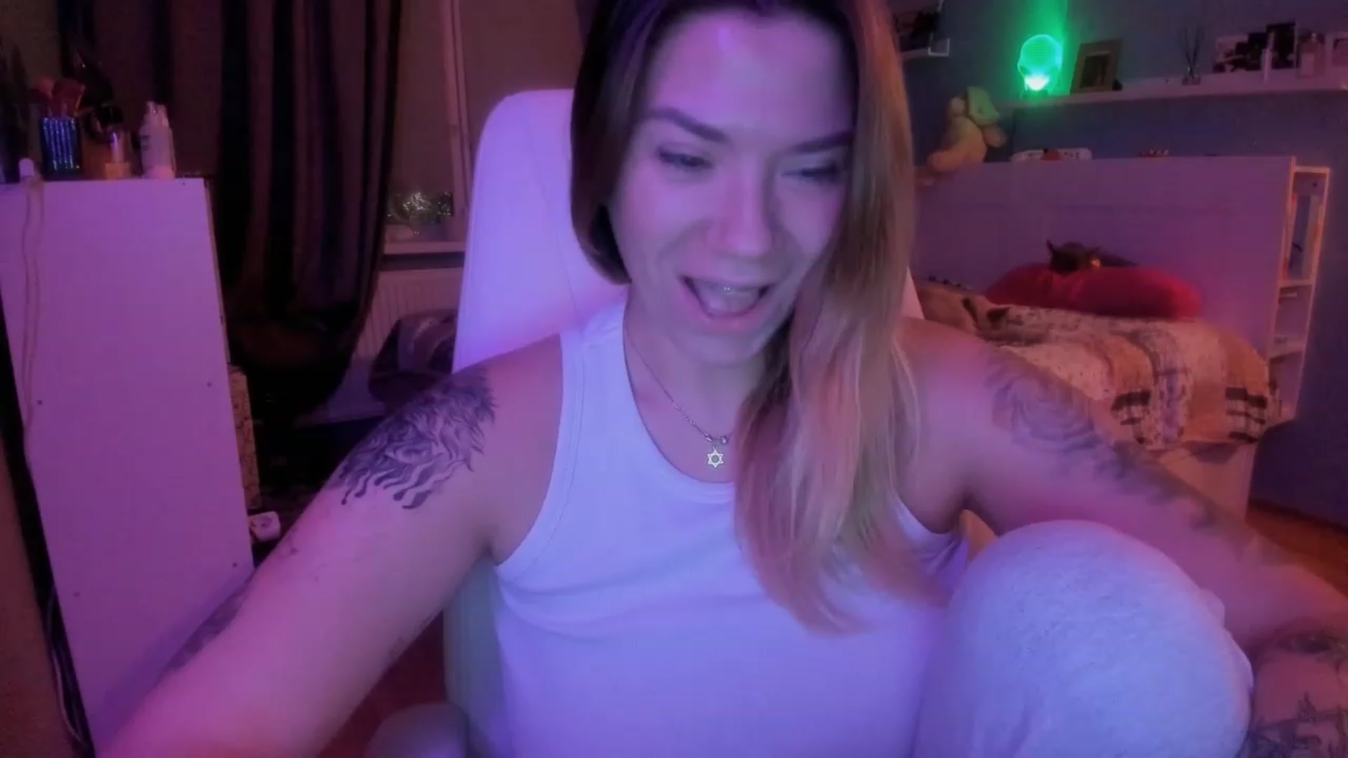 Gallery image thumbnail from NickyBlein's myfreecams stream on, 12/15/2023, 16:09 image 17 of 20