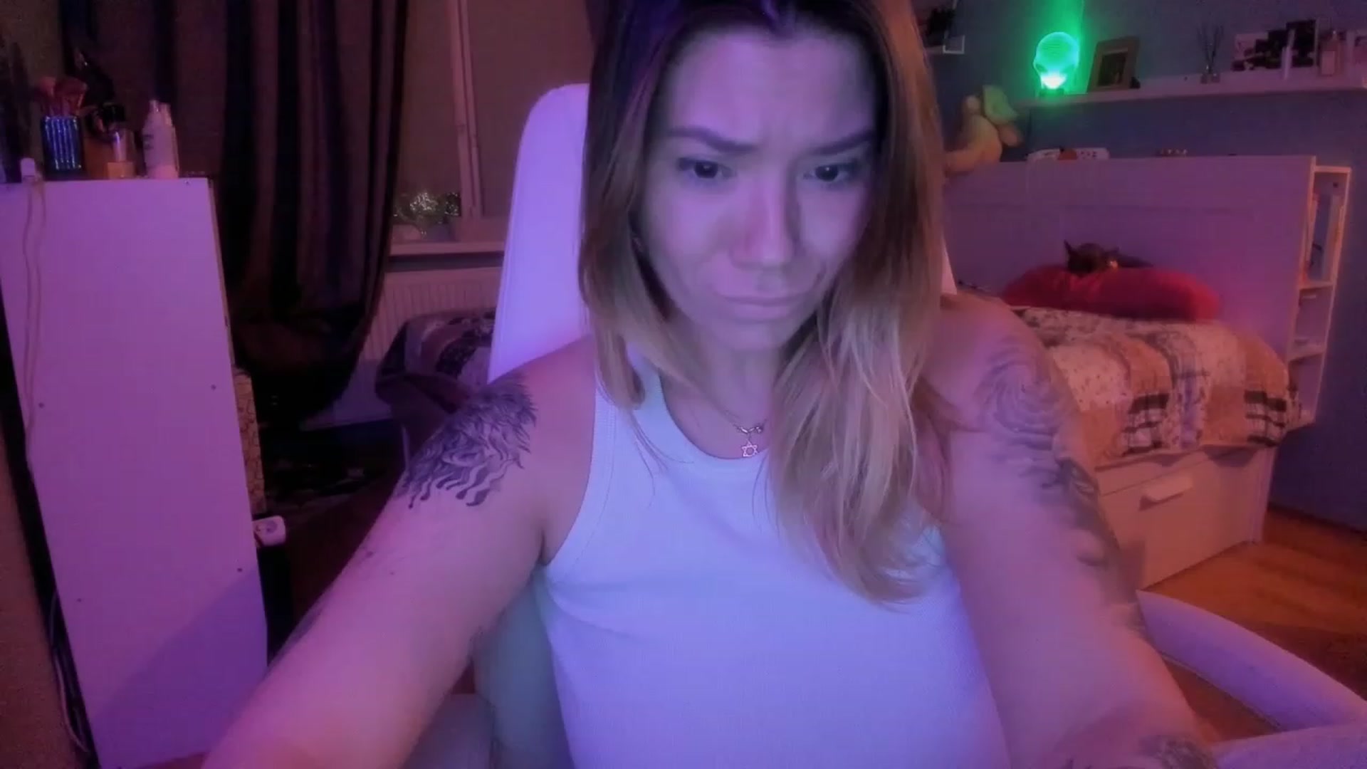 Gallery image thumbnail from NickyBlein's myfreecams stream on, 12/15/2023, 16:09 image 16 of 20