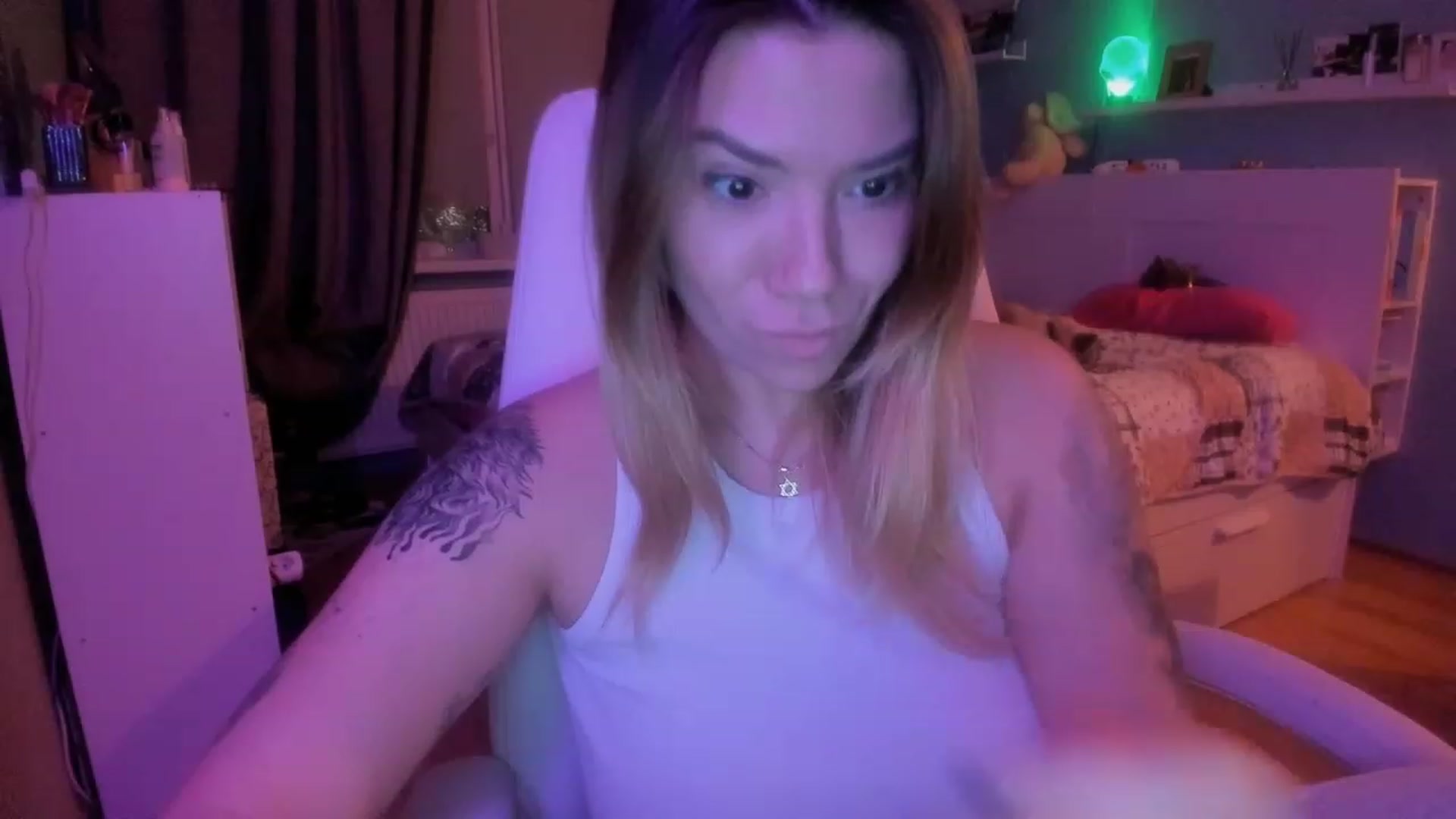 Gallery image thumbnail from NickyBlein's myfreecams stream on, 12/15/2023, 16:09 image 13 of 20