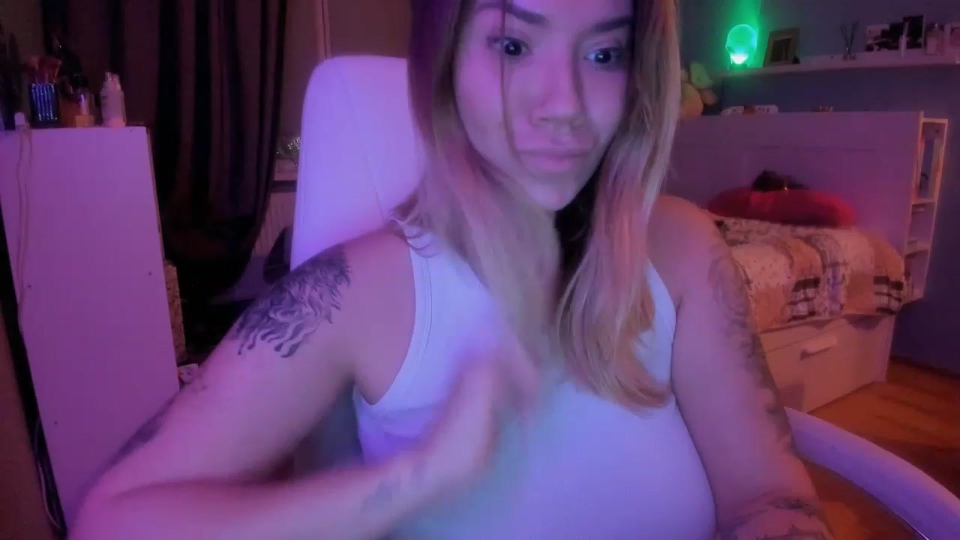 Gallery image thumbnail from NickyBlein's myfreecams stream on, 12/15/2023, 16:09 image 11 of 20