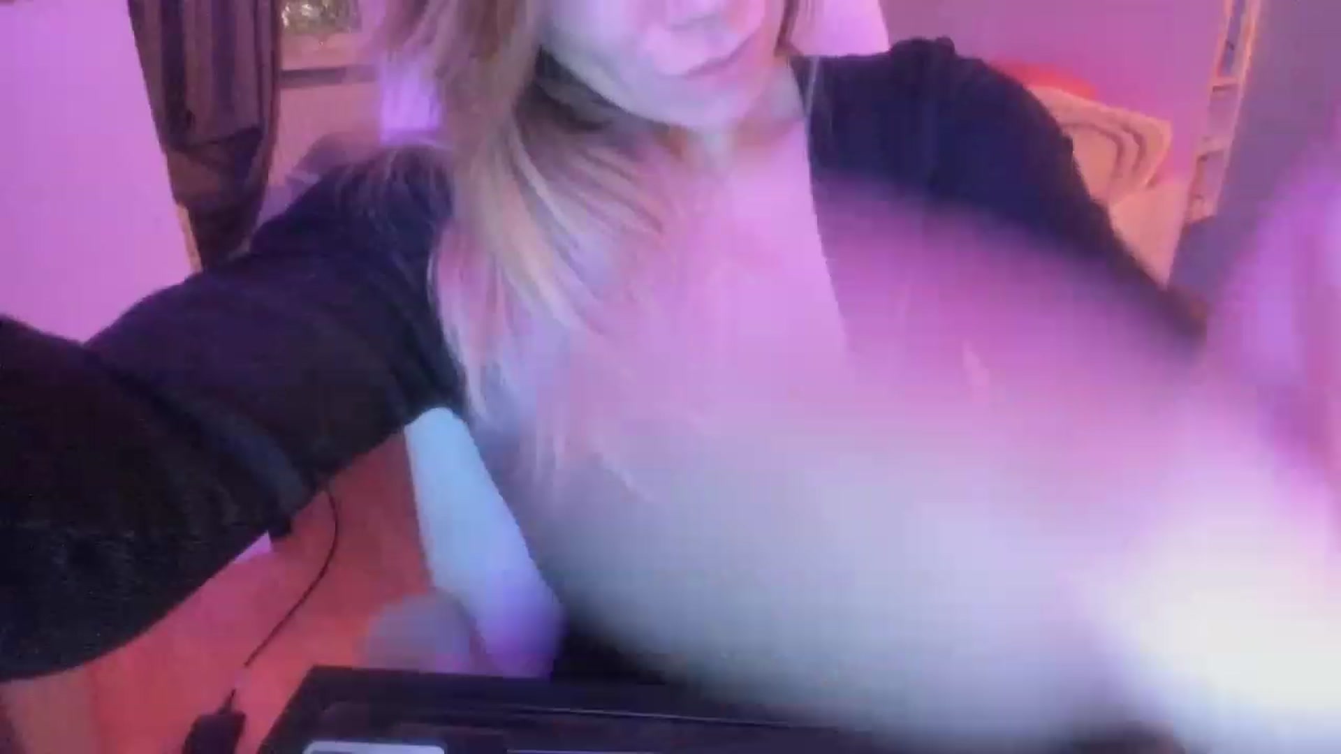 Gallery image thumbnail from NickyBlein's myfreecams stream on, 12/16/2023, 17:16 image 13 of 20
