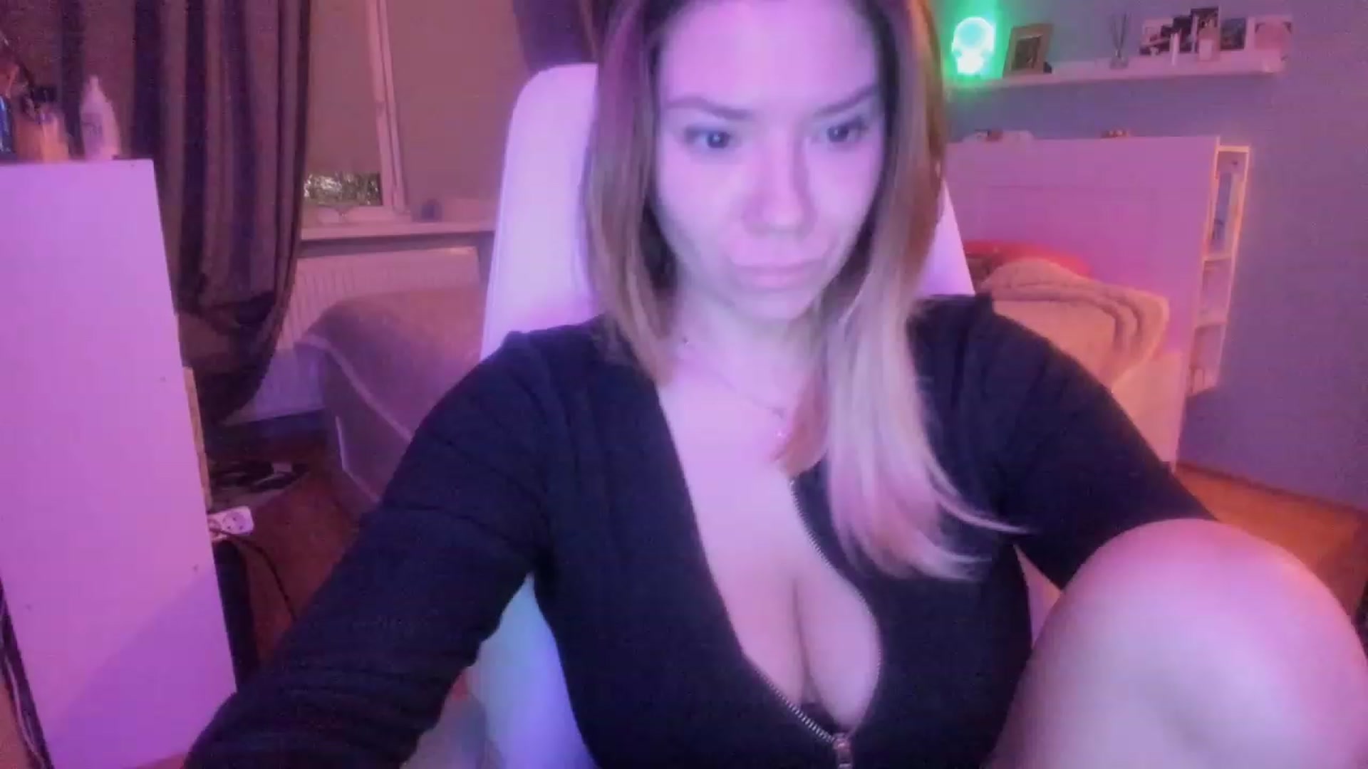 Gallery image thumbnail from NickyBlein's myfreecams stream on, 12/16/2023, 17:16 image 11 of 20