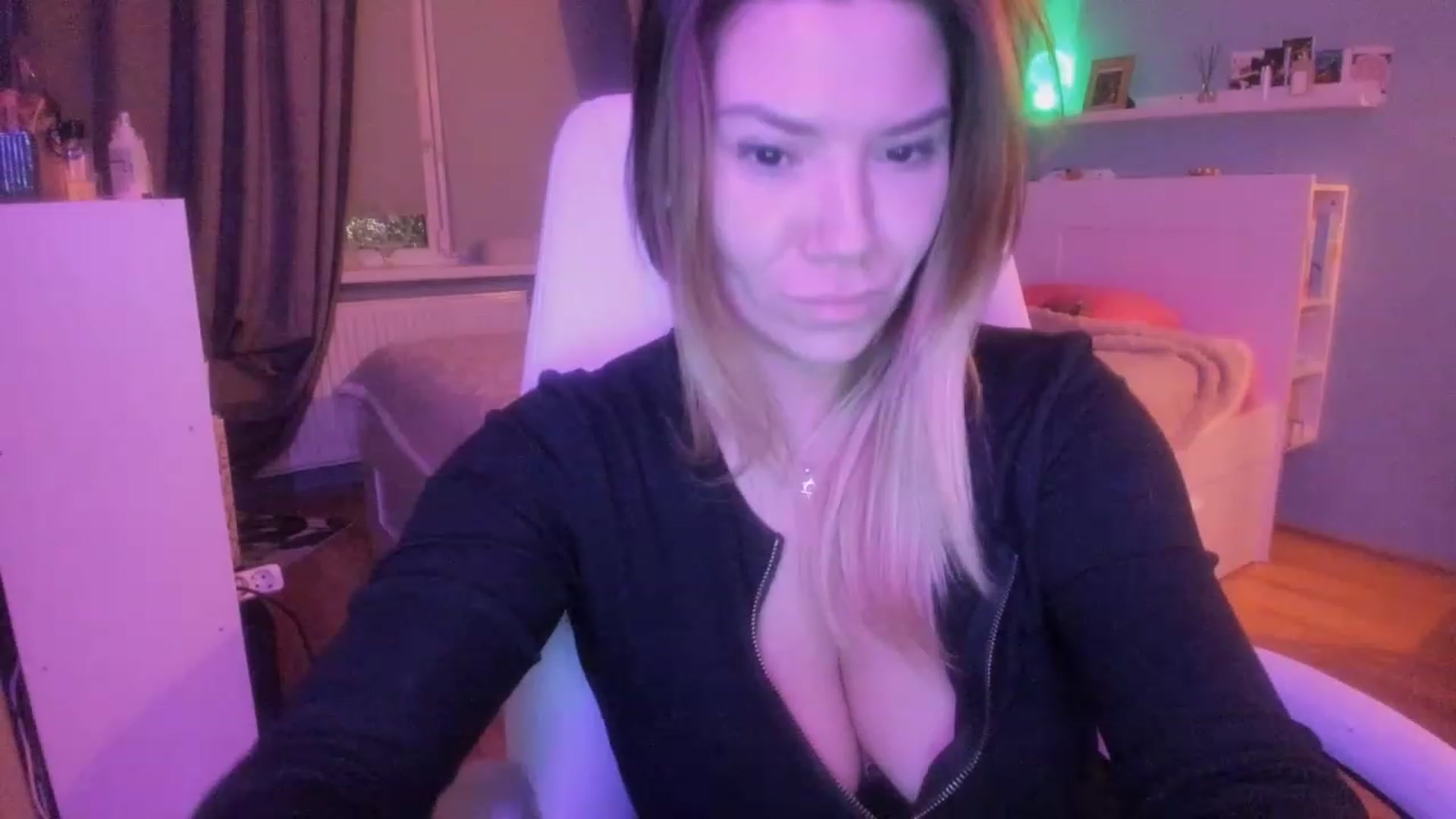 Gallery image thumbnail from NickyBlein's myfreecams stream on, 12/16/2023, 17:51 image 2 of 20