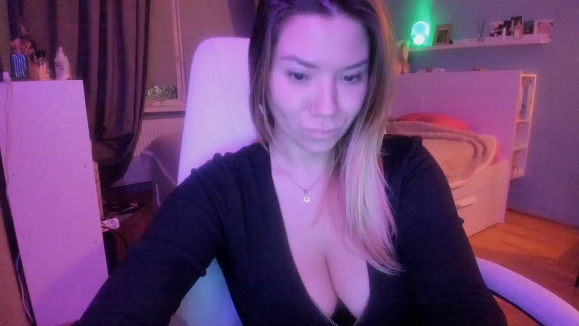Gallery image thumbnail from NickyBlein's myfreecams stream on, 12/16/2023, 17:51 image 13 of 20