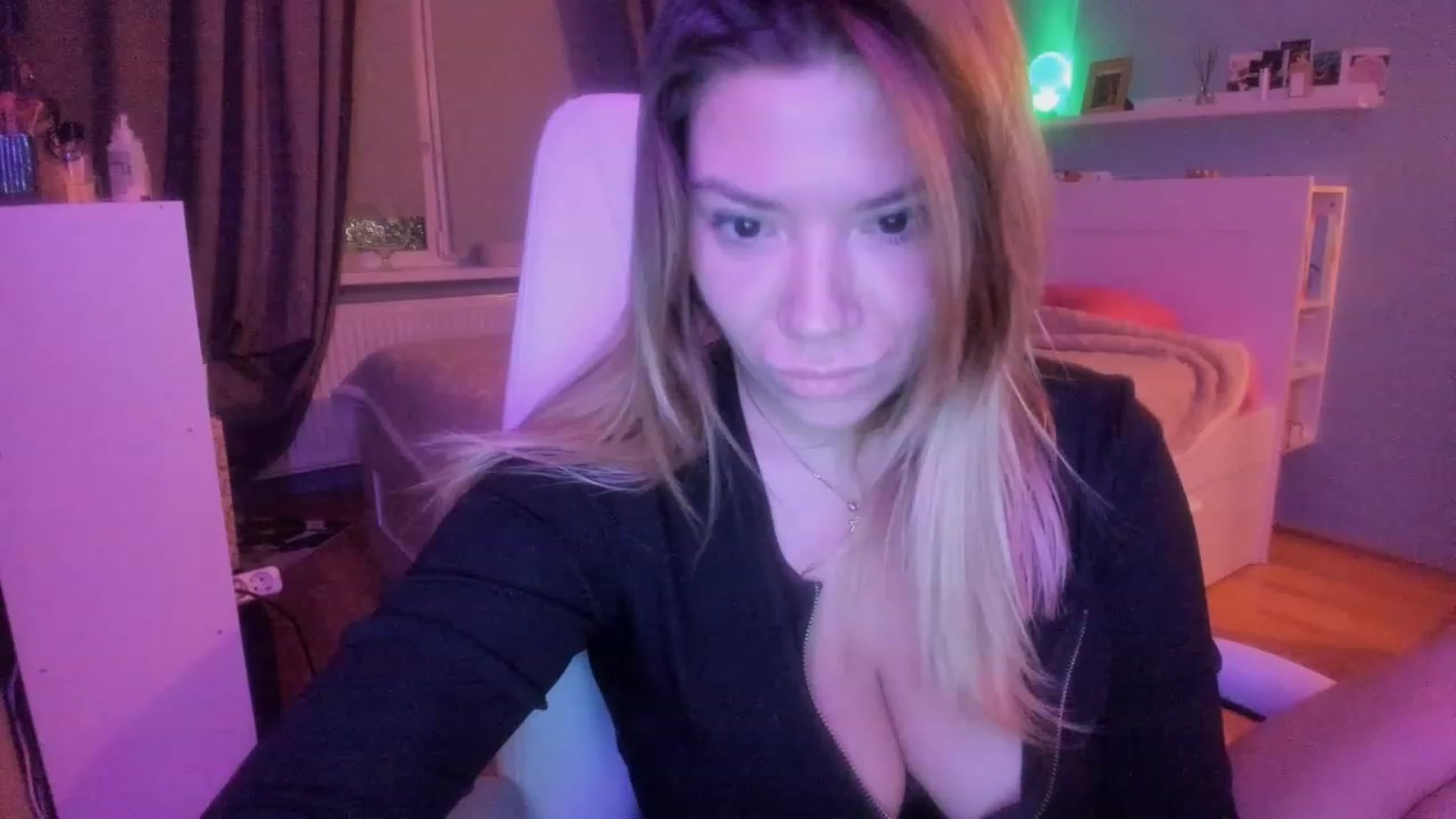 Gallery image thumbnail from NickyBlein's myfreecams stream on, 12/16/2023, 17:51 image 4 of 20