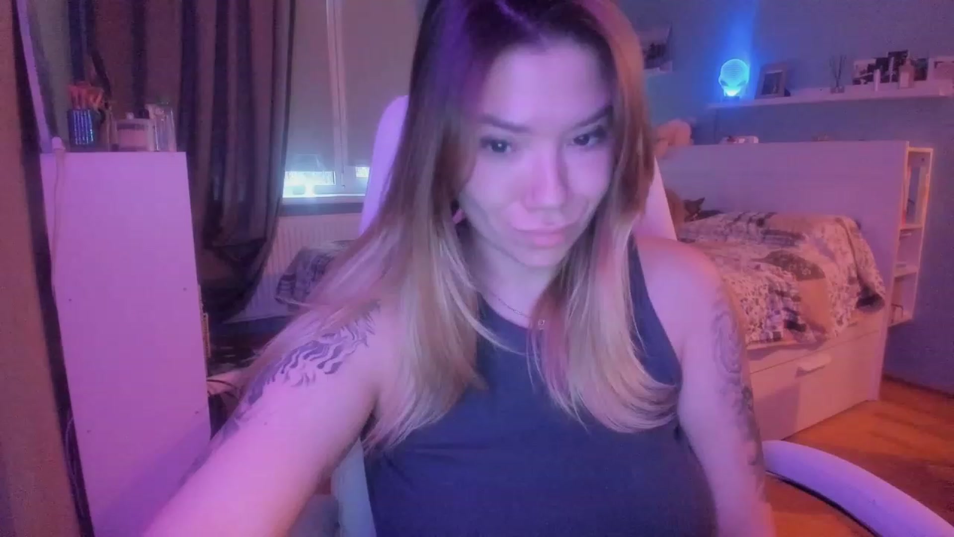 Gallery image thumbnail from NickyBlein's myfreecams stream on, 12/21/2023, 11:25 image 7 of 20