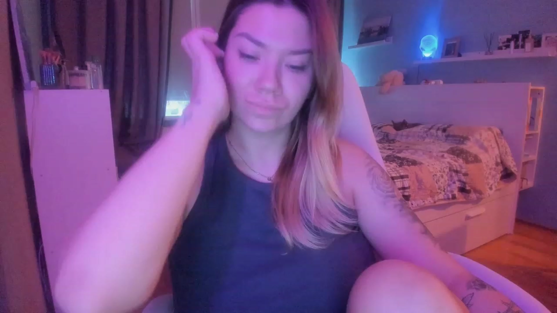 Gallery image thumbnail from NickyBlein's myfreecams stream on, 12/21/2023, 11:25 image 10 of 20