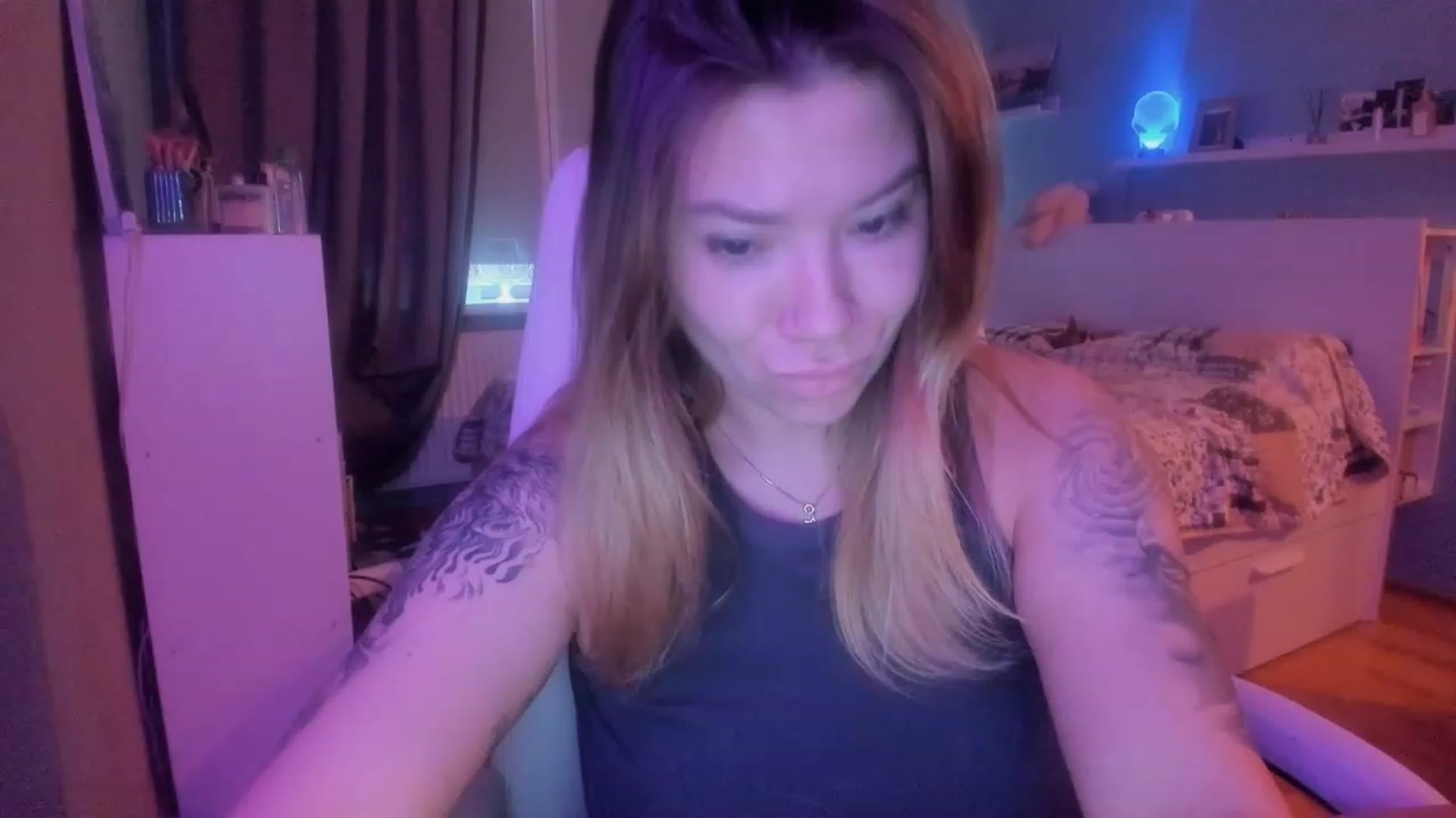 Gallery image thumbnail from NickyBlein's myfreecams stream on, 12/21/2023, 11:25 image 20 of 20