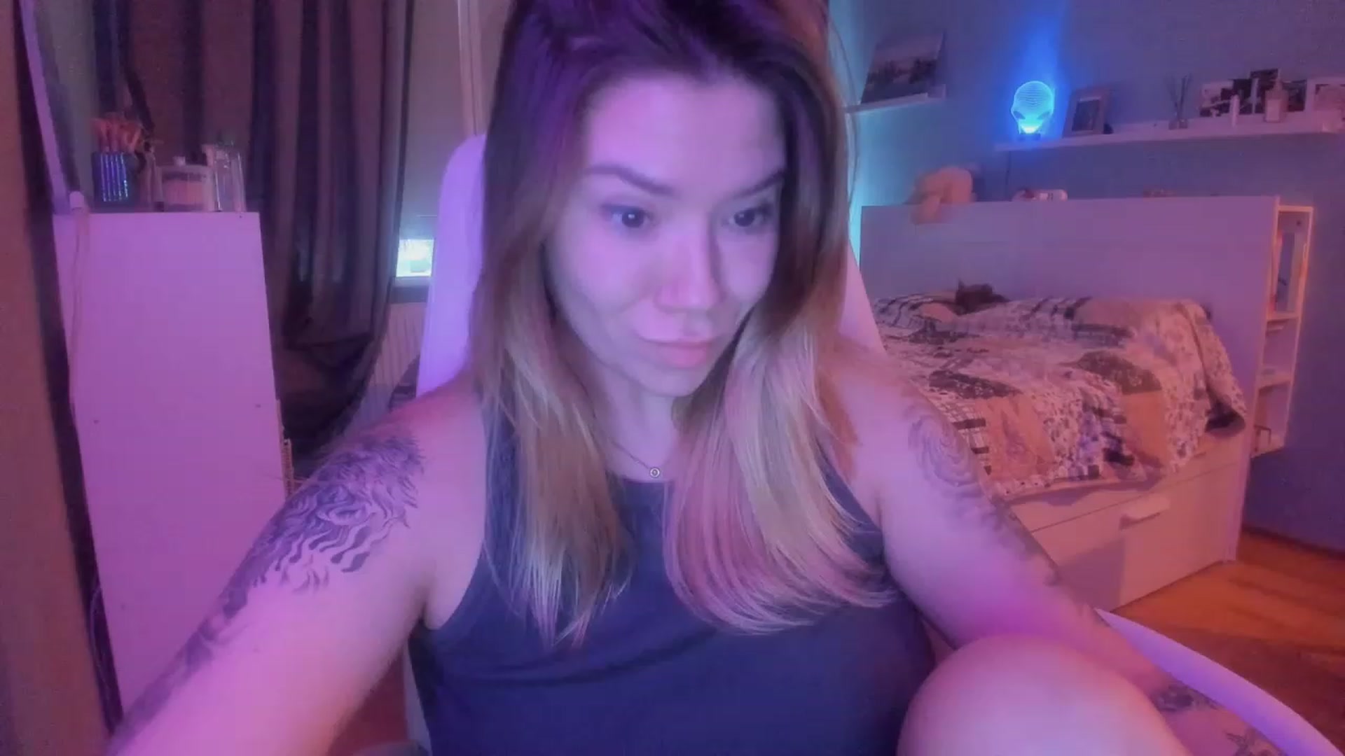Gallery image thumbnail from NickyBlein's myfreecams stream on, 12/21/2023, 11:25 image 5 of 20