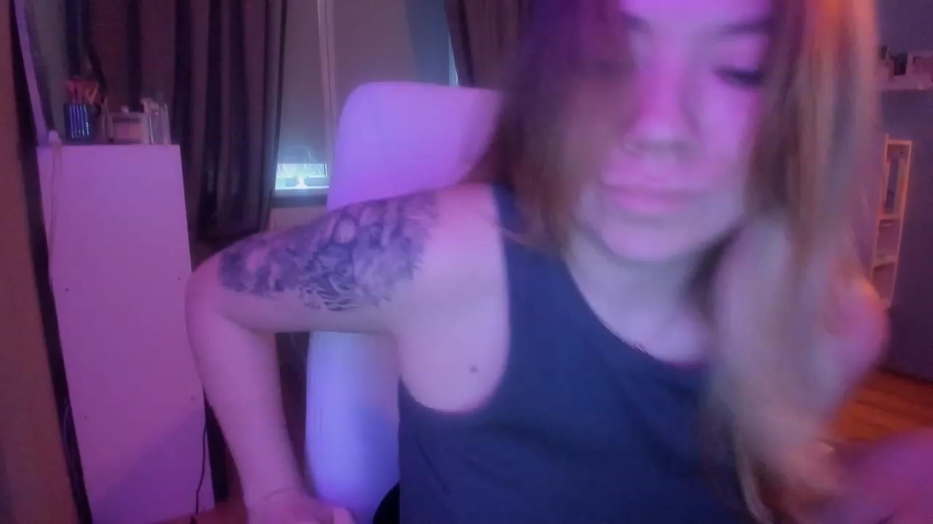Gallery image thumbnail from NickyBlein's myfreecams stream on, 12/21/2023, 11:25 image 6 of 20