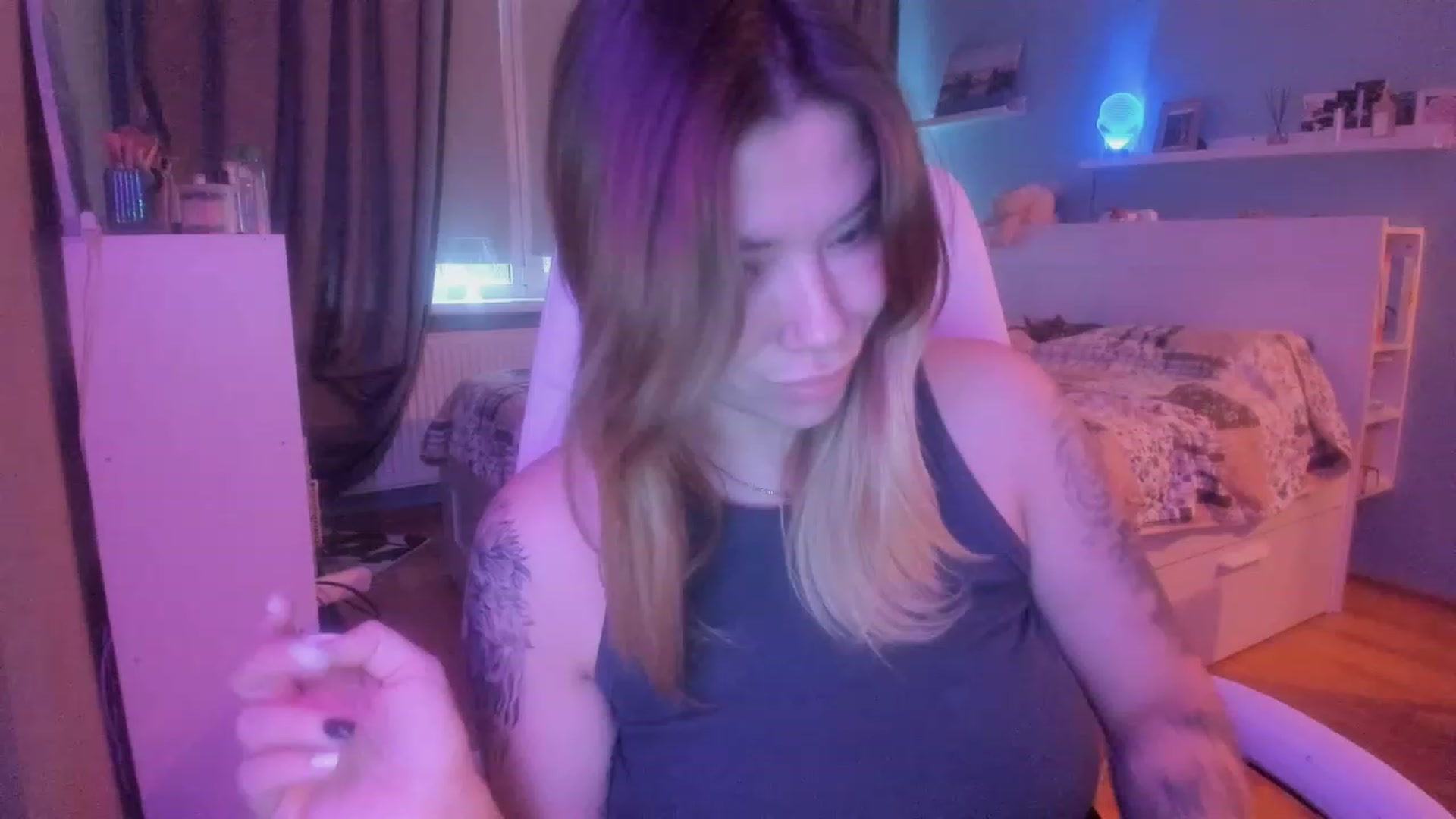 Gallery image thumbnail from NickyBlein's myfreecams stream on, 12/21/2023, 11:25 image 12 of 20