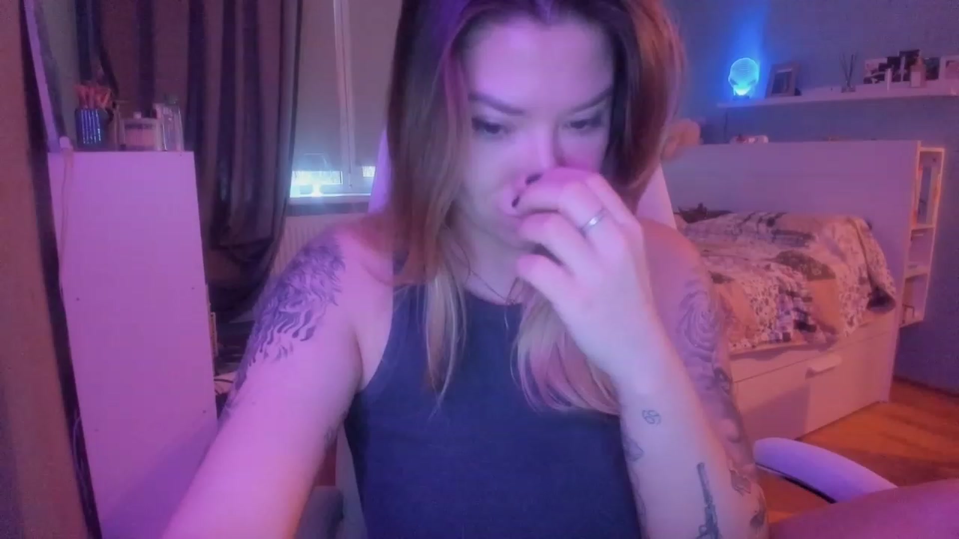 Gallery image thumbnail from NickyBlein's myfreecams stream on, 12/21/2023, 11:25 image 16 of 20