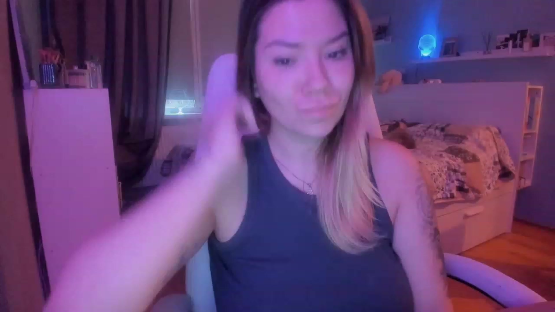Gallery image thumbnail from NickyBlein's myfreecams stream on, 12/21/2023, 11:25 image 8 of 20