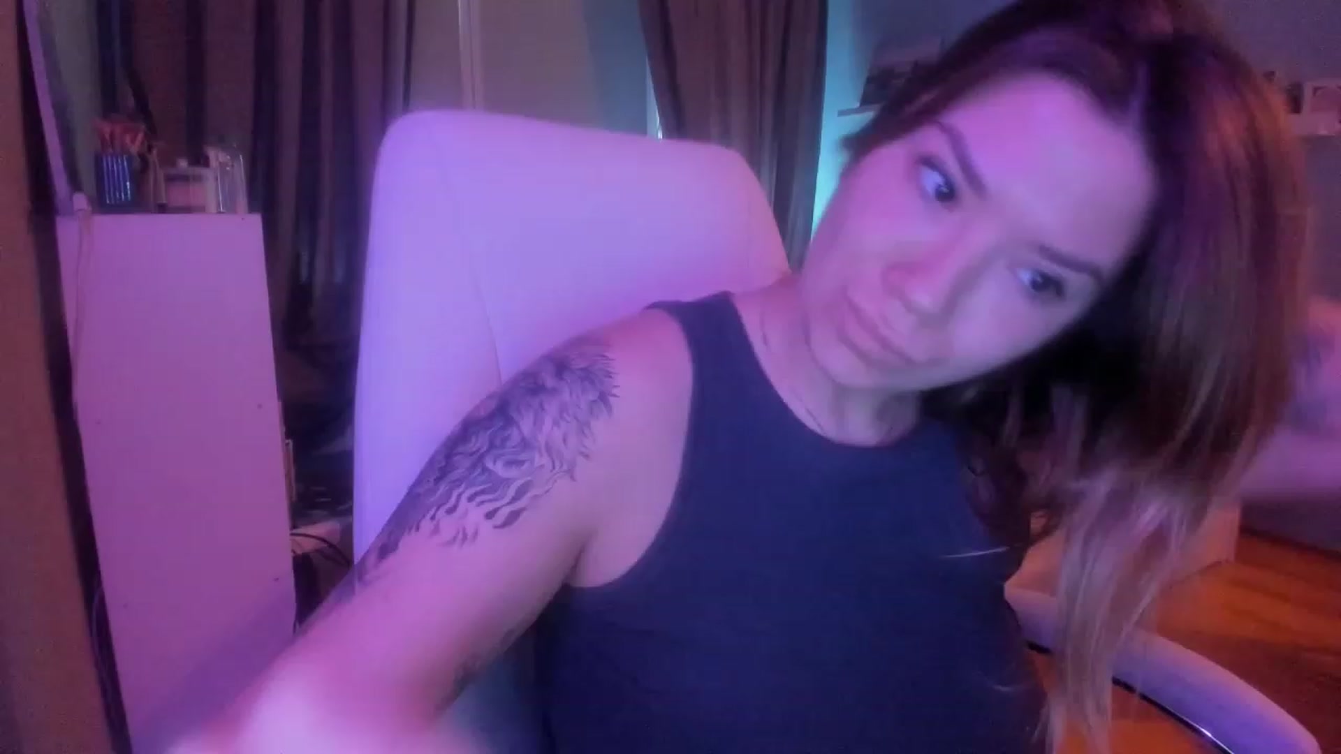Gallery image thumbnail from NickyBlein's myfreecams stream on, 12/21/2023, 11:25 image 3 of 20