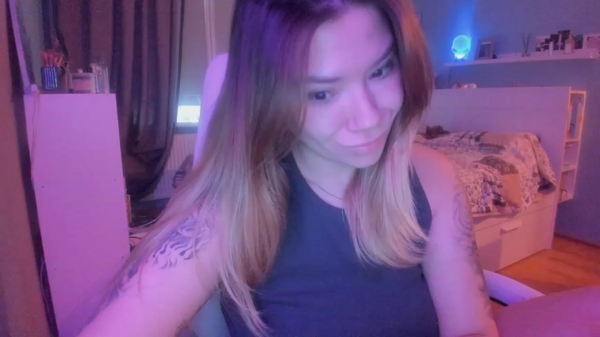 Gallery image thumbnail from NickyBlein's myfreecams stream on, 12/21/2023, 11:25 image 4 of 20