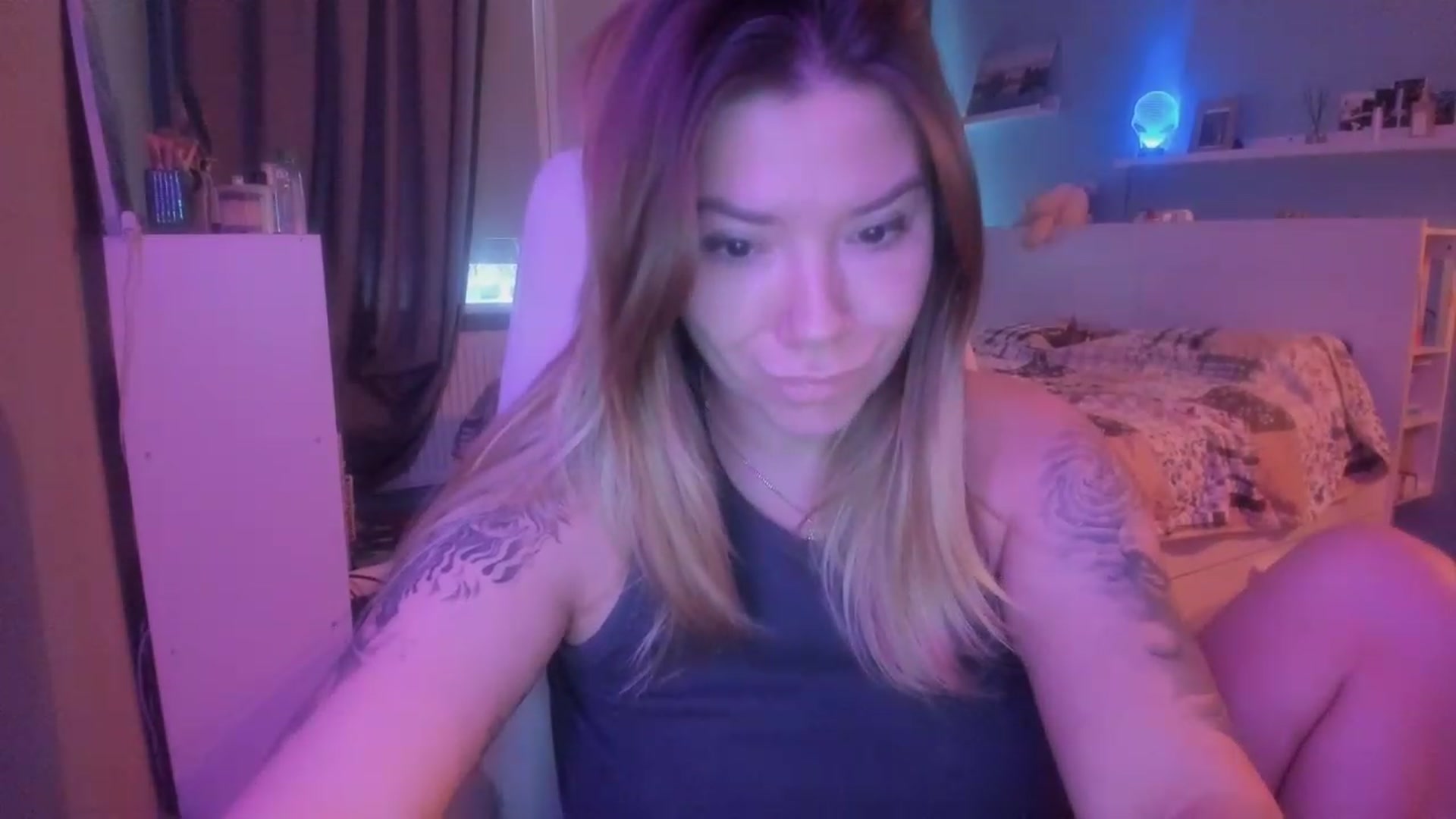 Gallery image thumbnail from NickyBlein's myfreecams stream on, 12/21/2023, 11:25 image 18 of 20