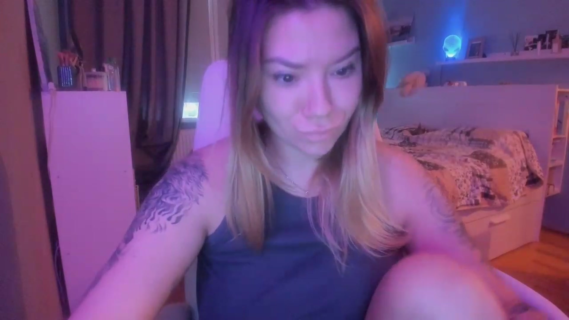 Gallery image thumbnail from NickyBlein's myfreecams stream on, 12/21/2023, 11:25 image 17 of 20