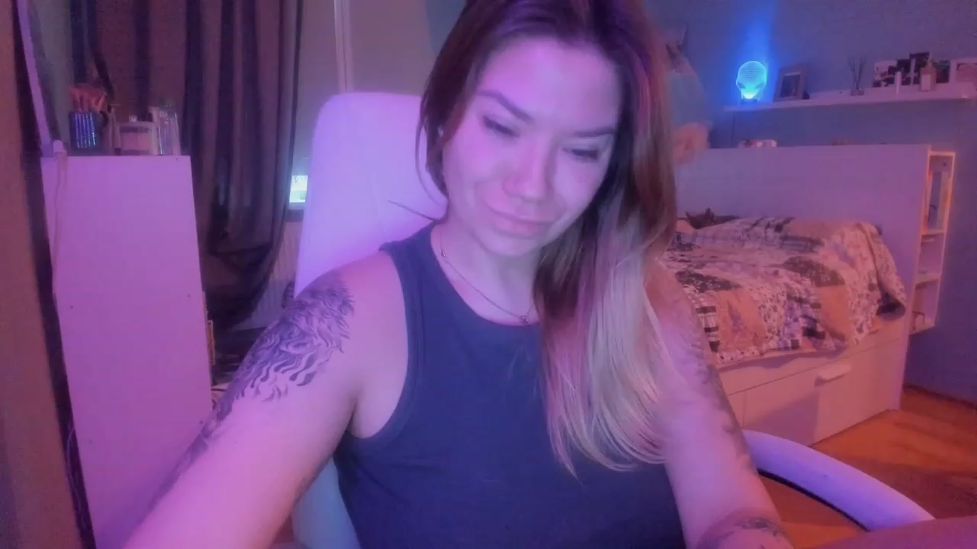 Gallery image thumbnail from NickyBlein's myfreecams stream on, 12/21/2023, 11:25 image 15 of 20