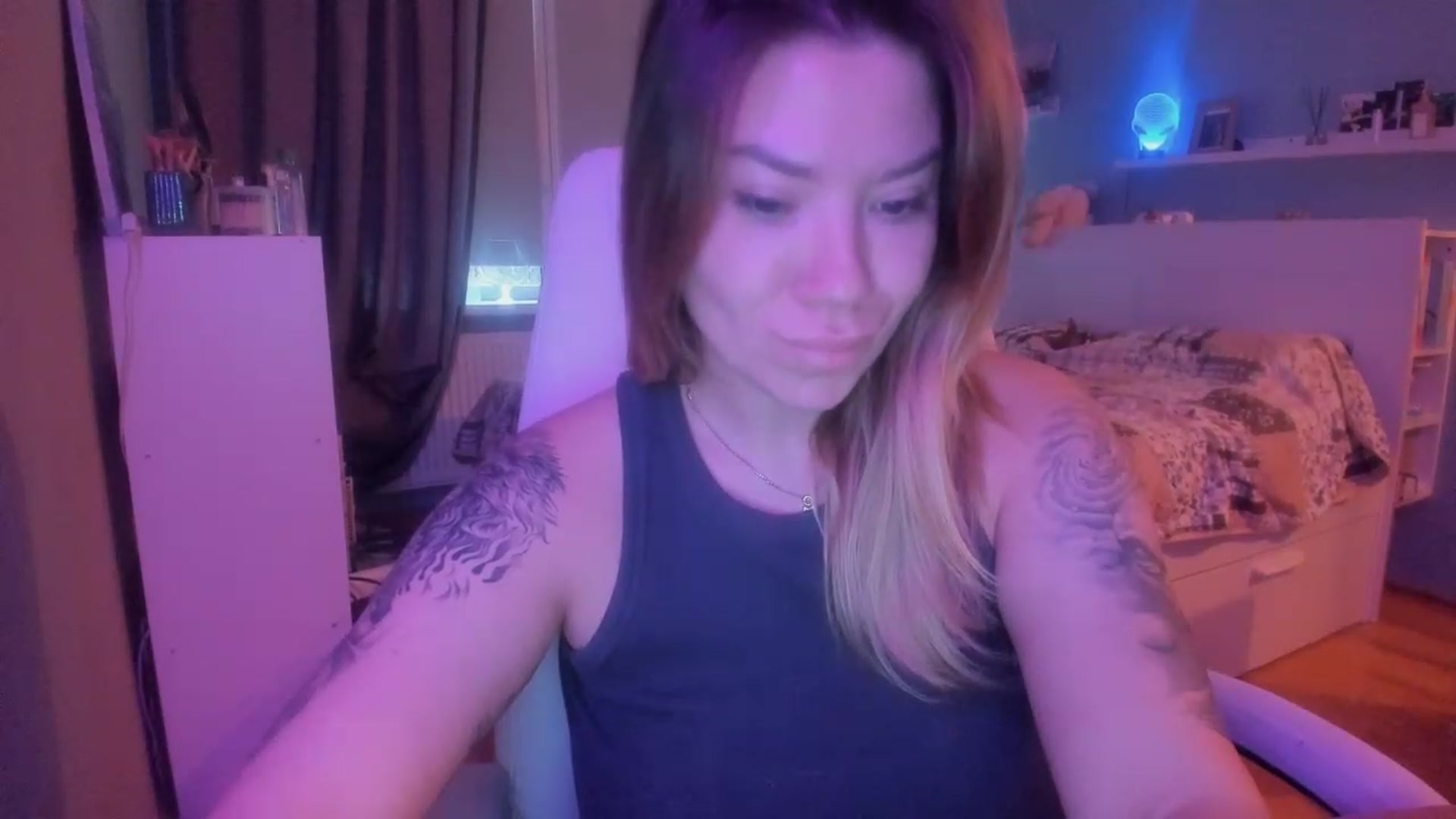 Gallery image thumbnail from NickyBlein's myfreecams stream on, 12/21/2023, 11:25 image 19 of 20