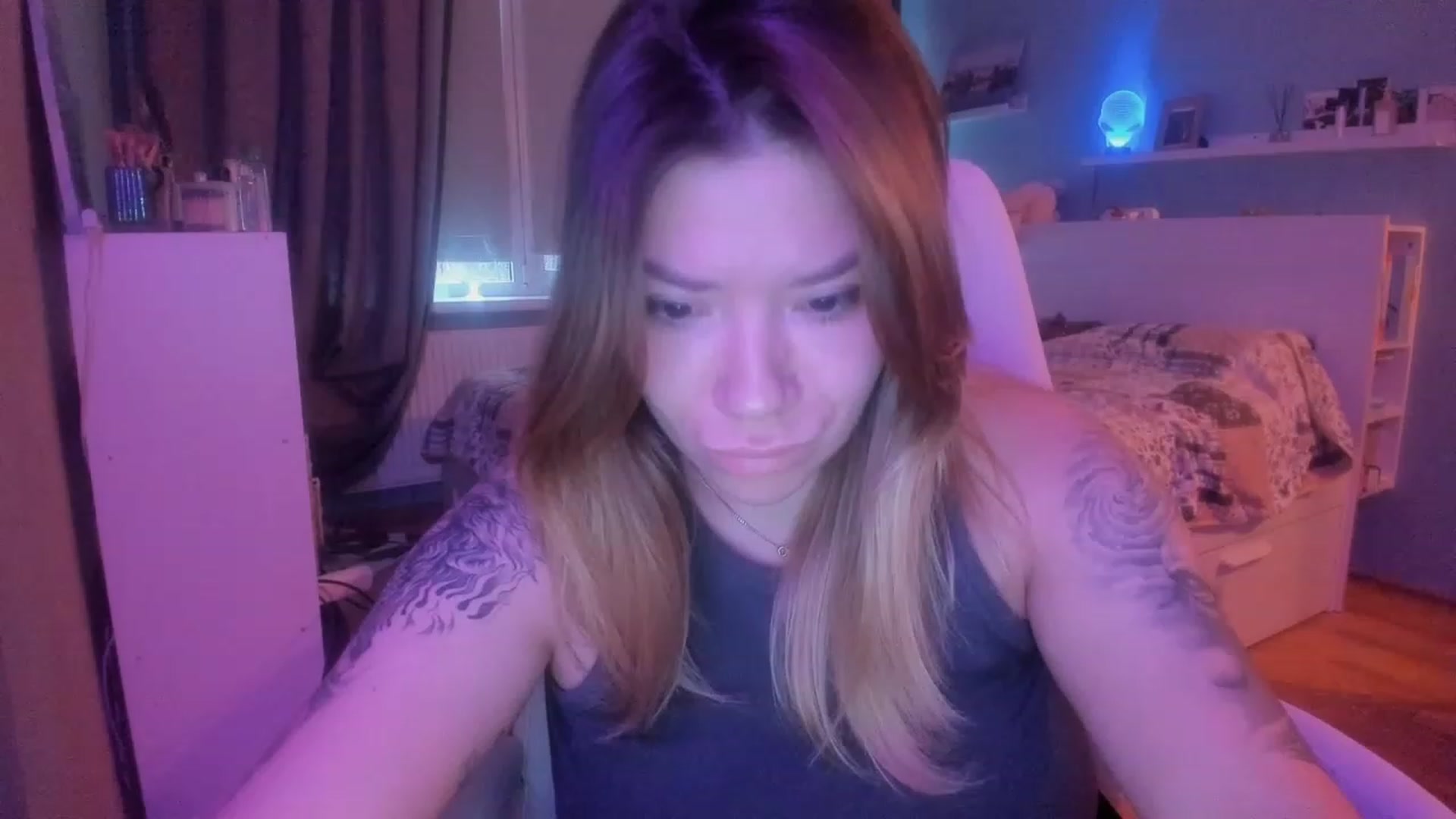 Gallery image thumbnail from NickyBlein's myfreecams stream on, 12/21/2023, 11:25 image 13 of 20