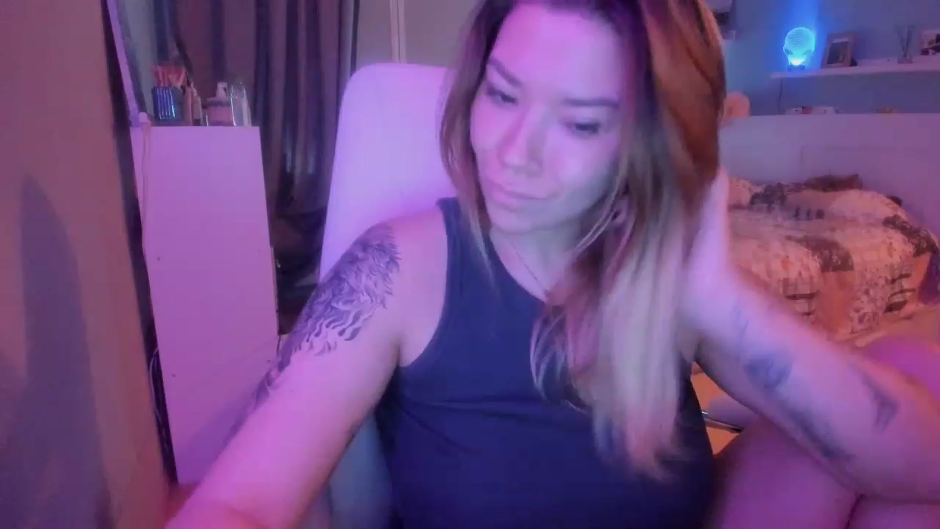 Gallery image thumbnail from NickyBlein's myfreecams stream on, 12/22/2023, 11:20 image 17 of 20