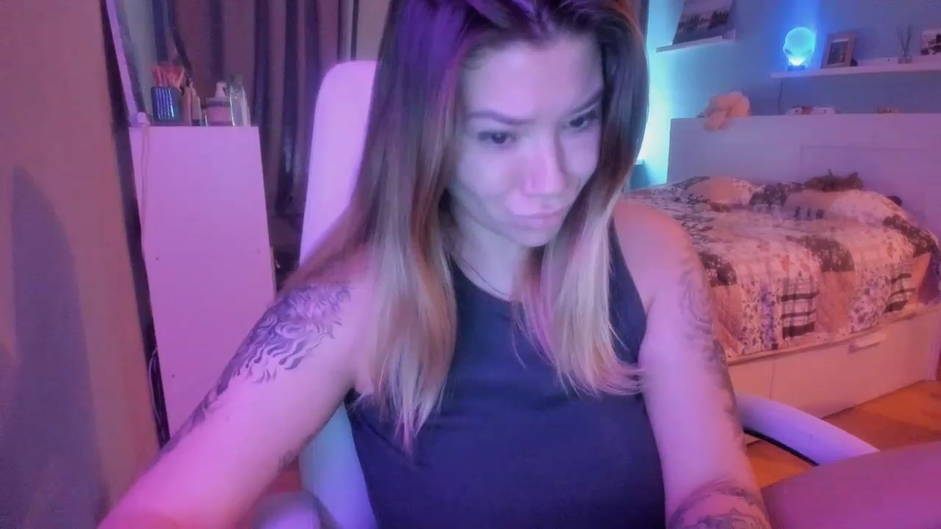 Gallery image thumbnail from NickyBlein's myfreecams stream on, 12/22/2023, 11:20 image 18 of 20