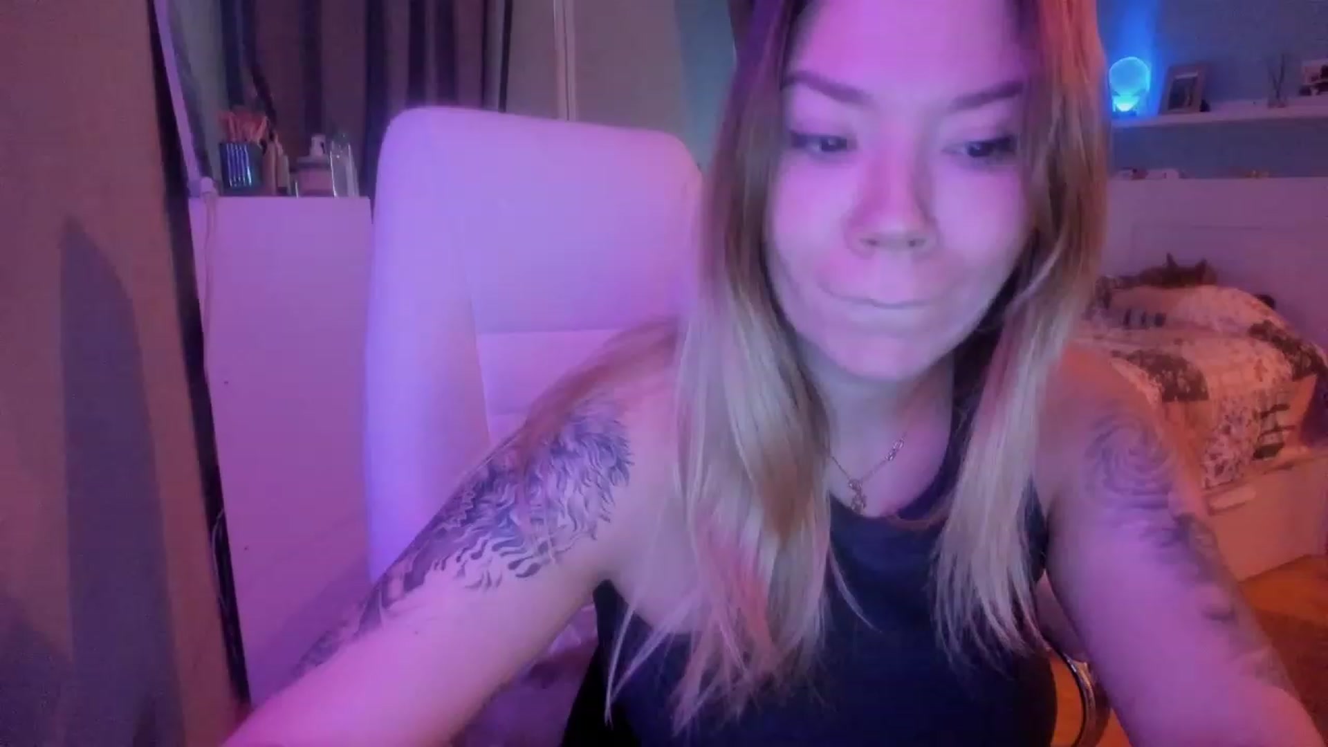 Gallery image thumbnail from NickyBlein's myfreecams stream on, 12/22/2023, 11:20 image 7 of 20