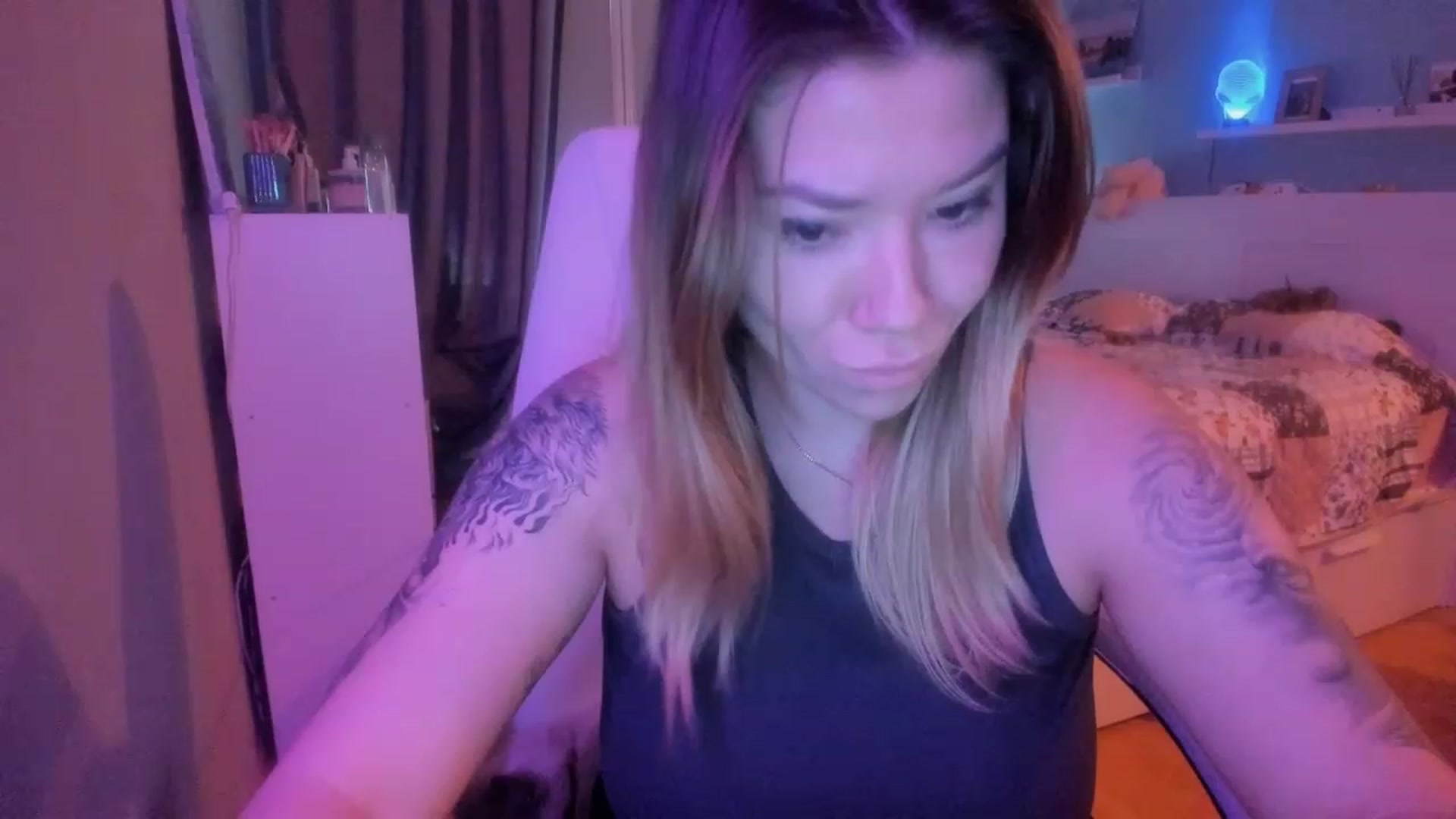Gallery image thumbnail from NickyBlein's myfreecams stream on, 12/22/2023, 11:20 image 8 of 20