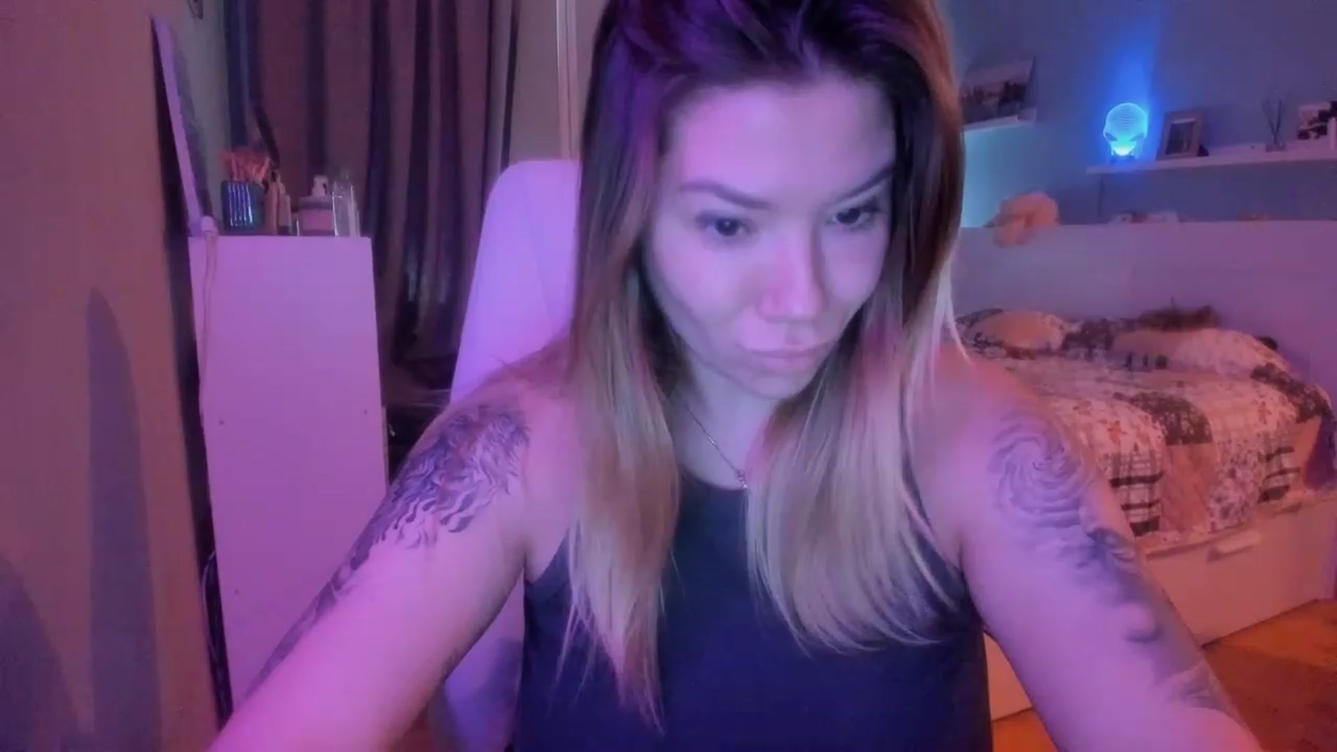 Gallery image thumbnail from NickyBlein's myfreecams stream on, 12/22/2023, 11:20 image 10 of 20