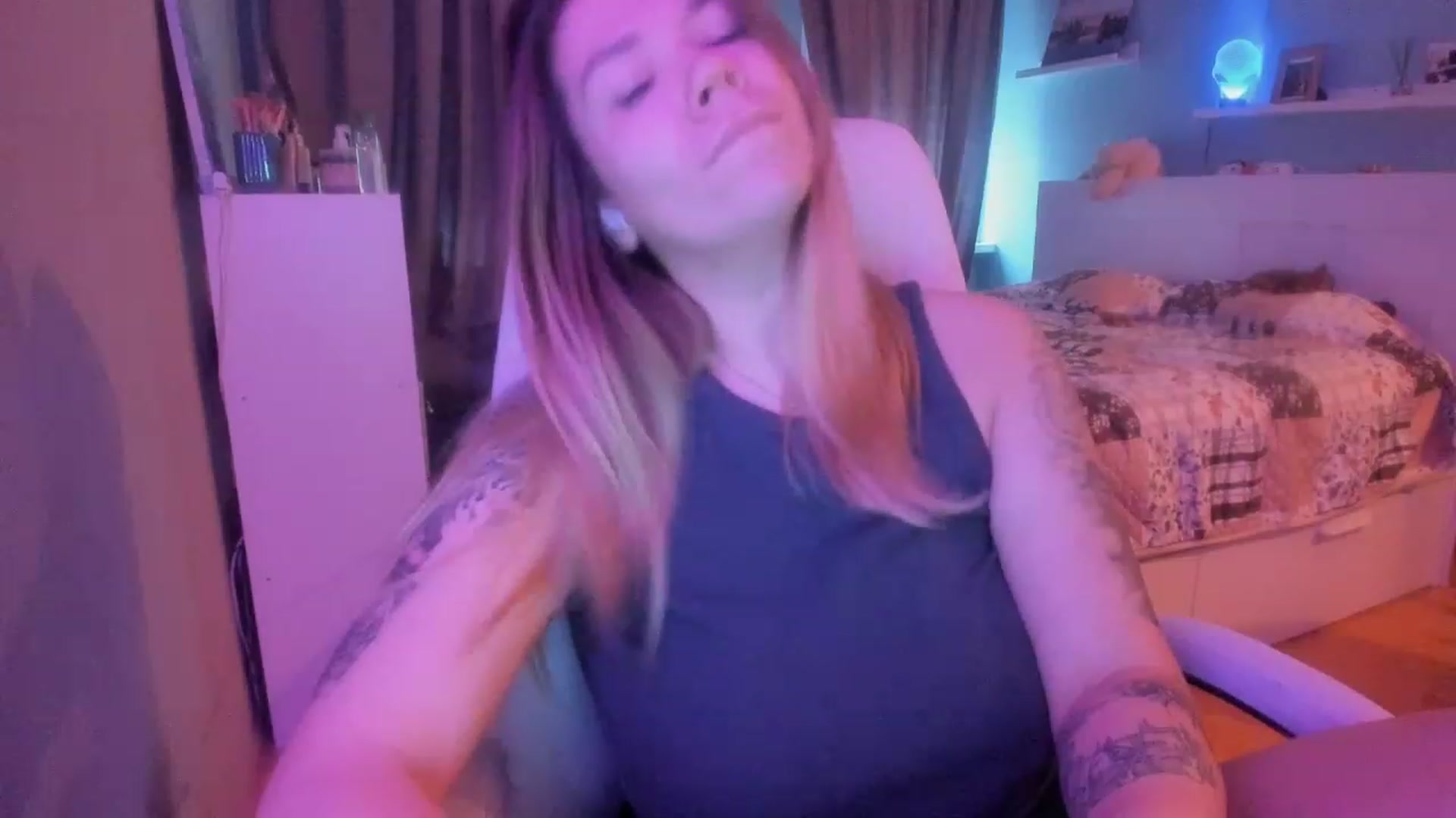 Gallery image thumbnail from NickyBlein's myfreecams stream on, 12/22/2023, 11:20 image 19 of 20