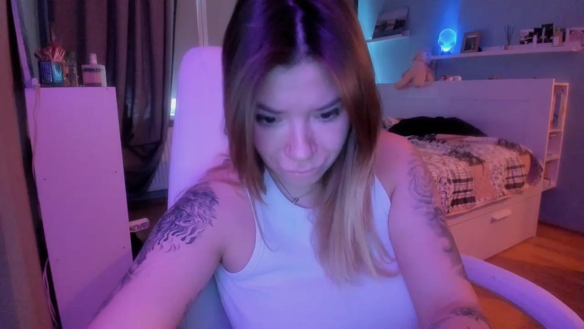 Gallery image thumbnail from NickyBlein's myfreecams stream on, 12/26/2023, 11:36 image 20 of 20