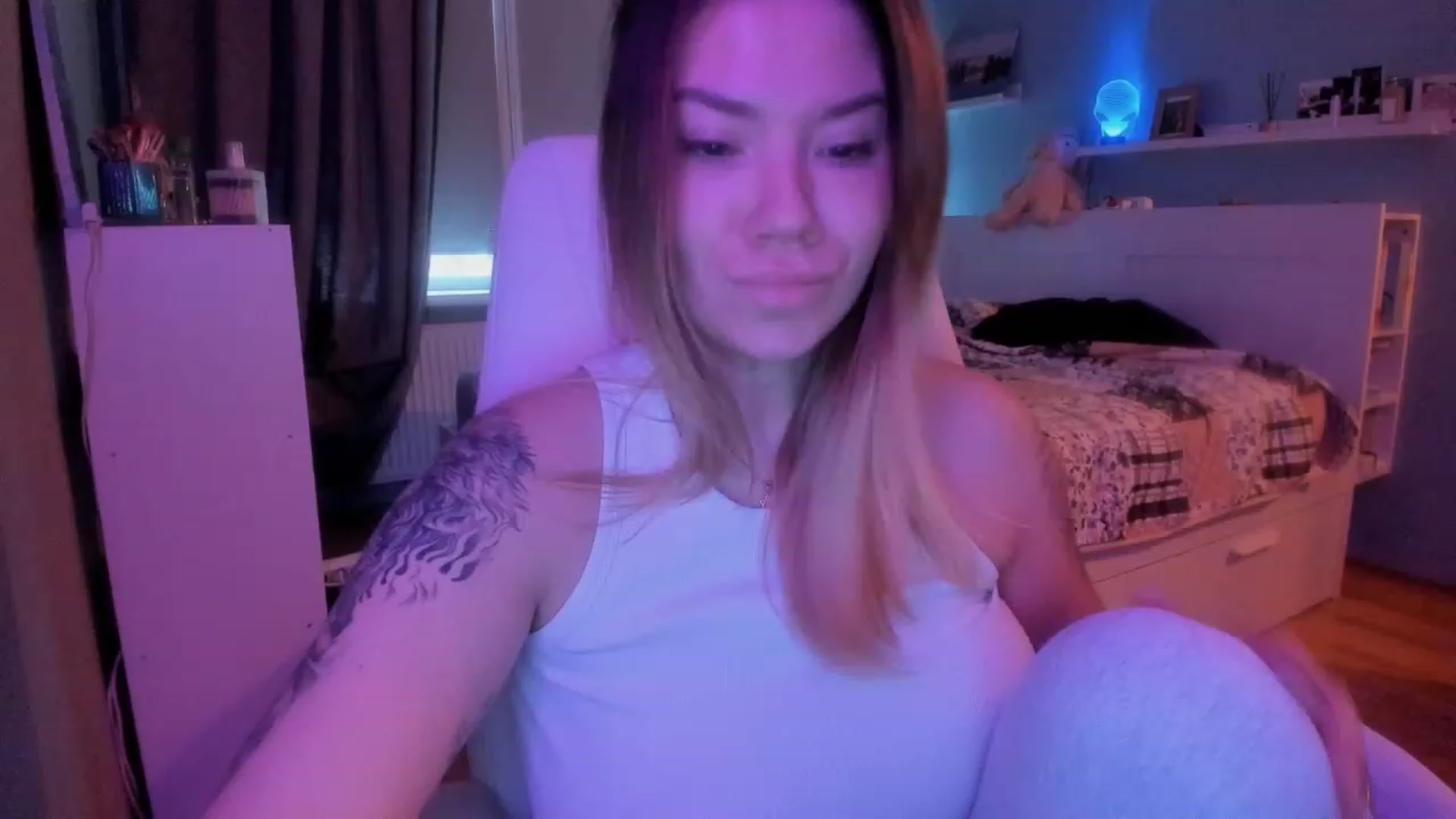 Gallery image thumbnail from NickyBlein's myfreecams stream on, 12/26/2023, 11:36 image 17 of 20