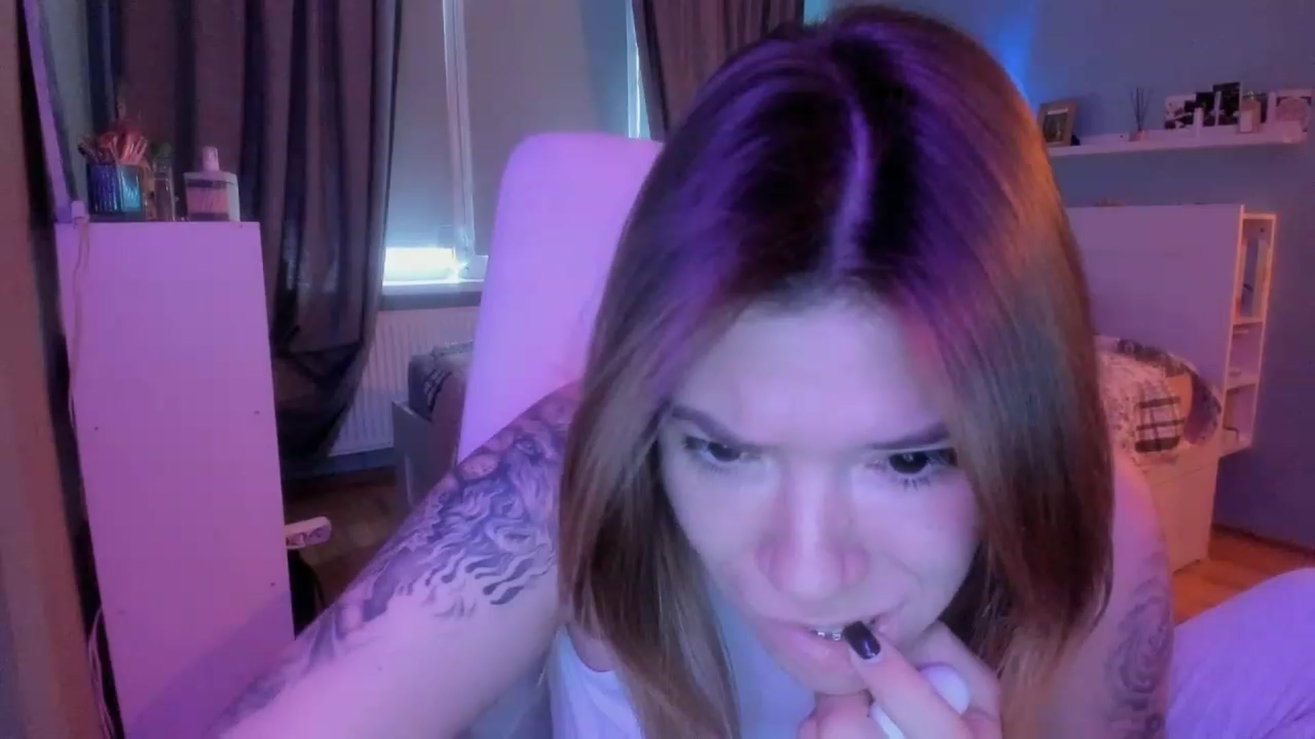 Gallery image thumbnail from NickyBlein's myfreecams stream on, 12/26/2023, 11:36 image 14 of 20