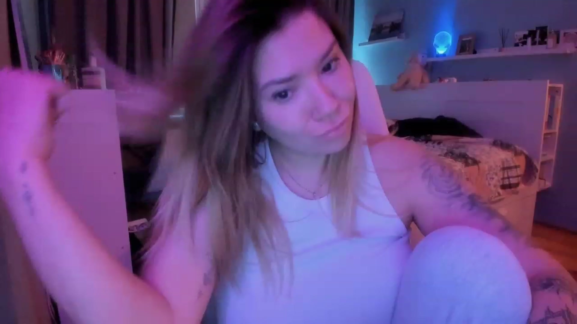 Gallery image thumbnail from NickyBlein's myfreecams stream on, 12/26/2023, 11:36 image 15 of 20