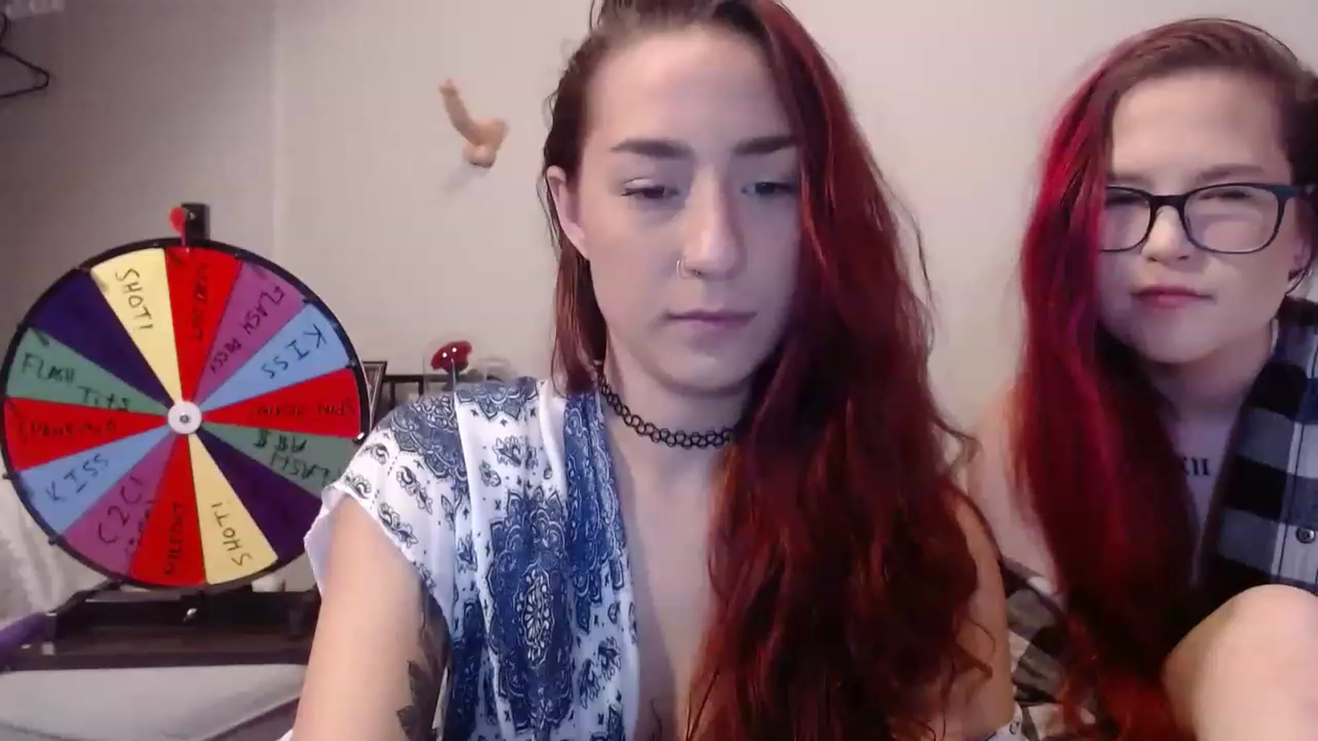 Gallery image thumbnail from Nickyx0x's myfreecams stream on, 12/15/2022, 18:51 image 9 of 20